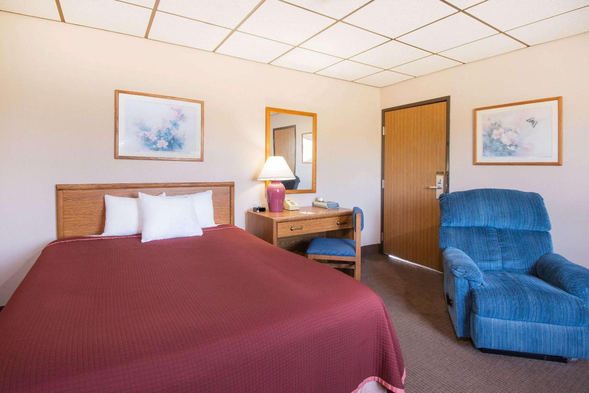 Super 8 by Wyndham Abilene KS photo 7