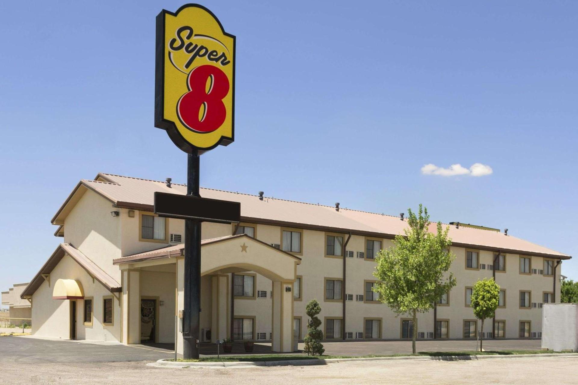 Super 8 by Wyndham Amarillo photo 2