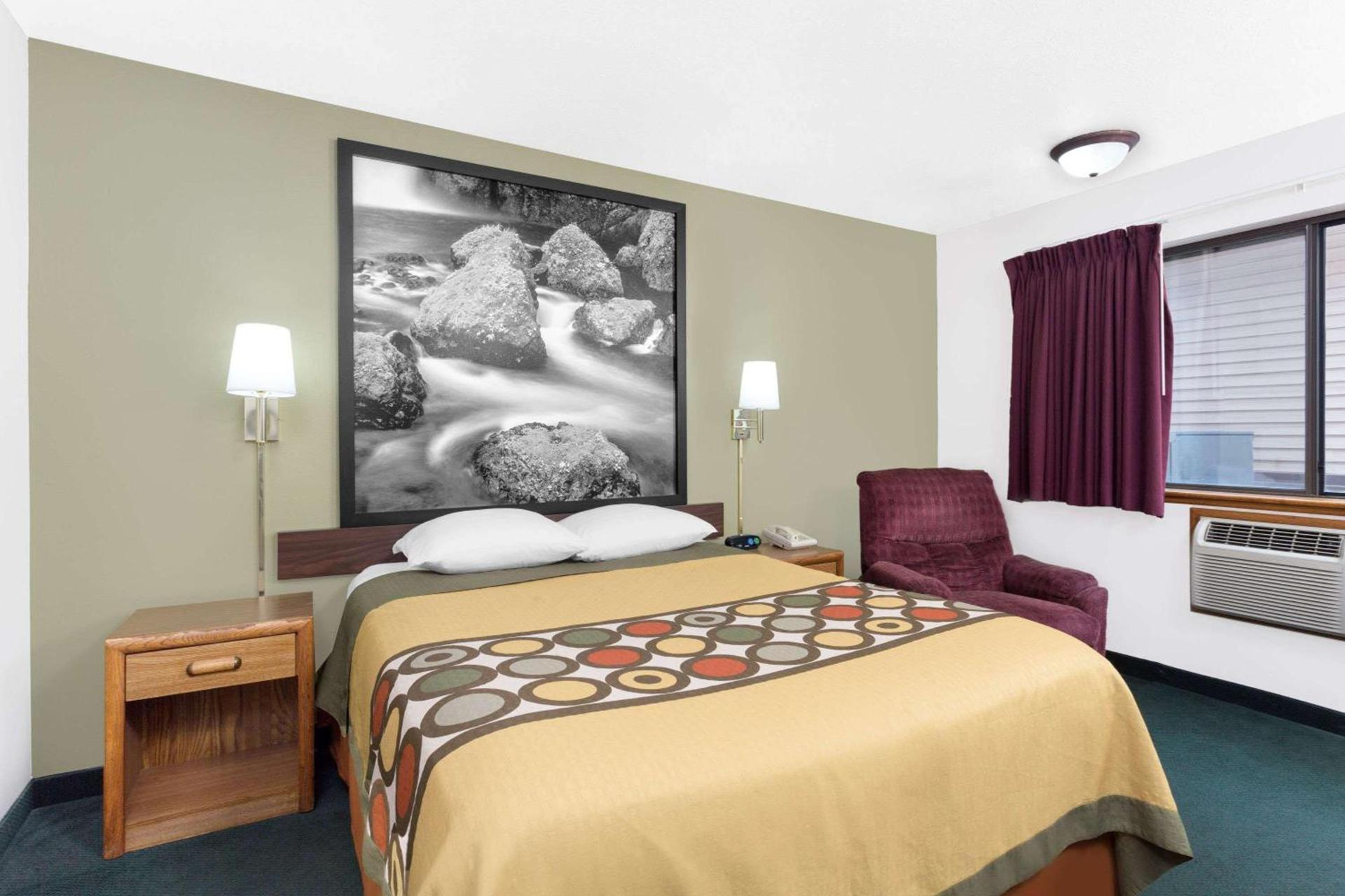 Super 8 by Wyndham Antigo photo 40