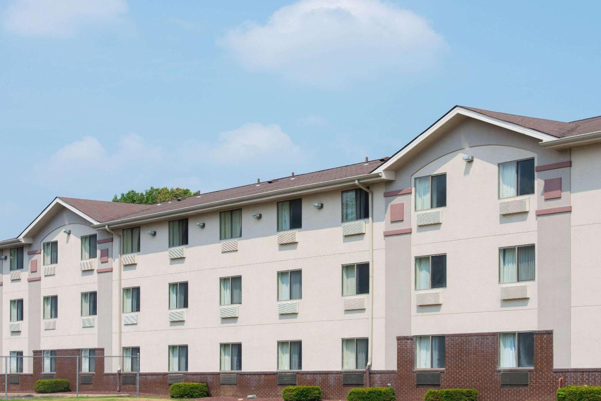 Super 8 by Wyndham New Castle photo 2