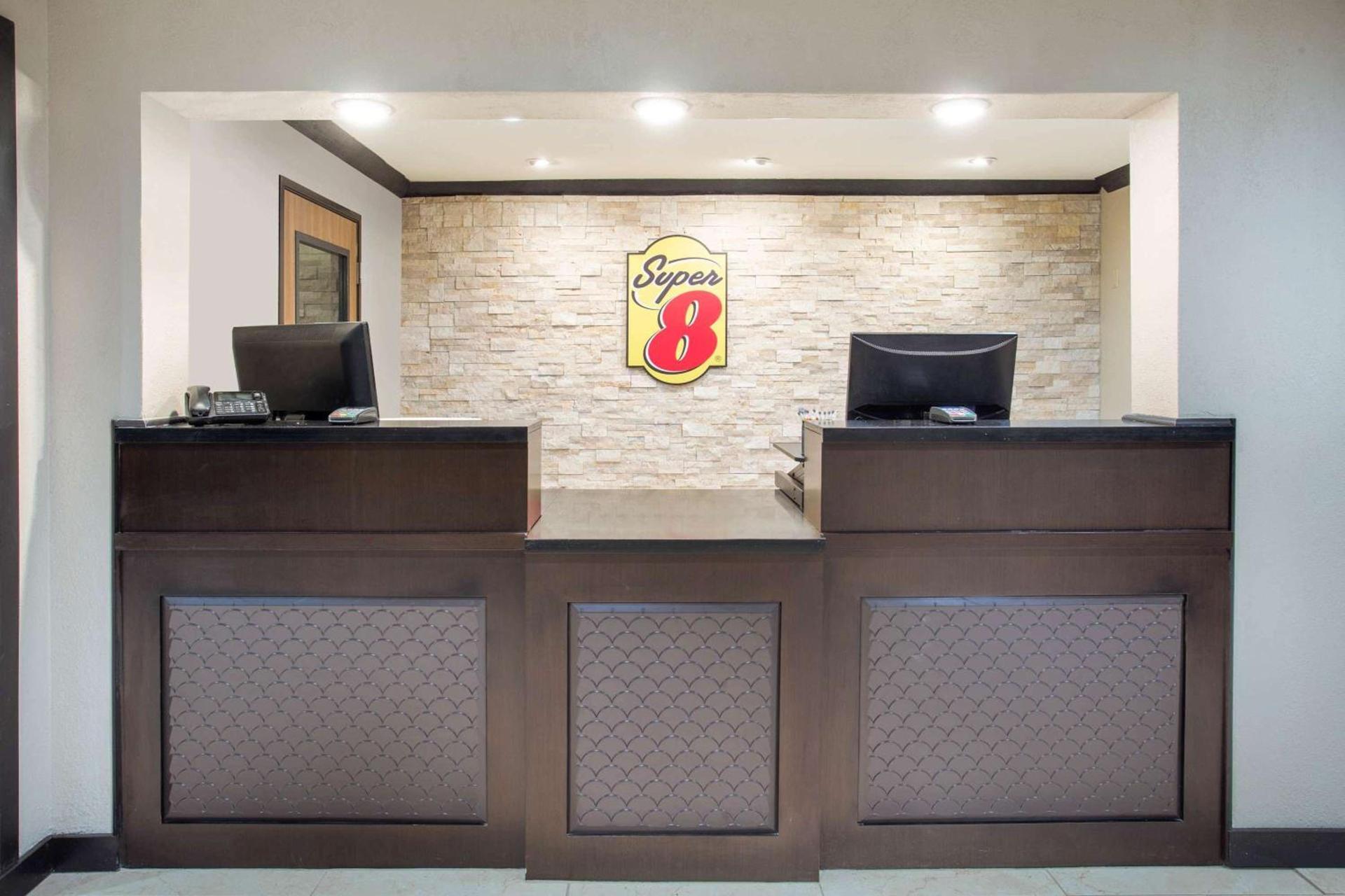 Super 8 by Wyndham Billings photo 6