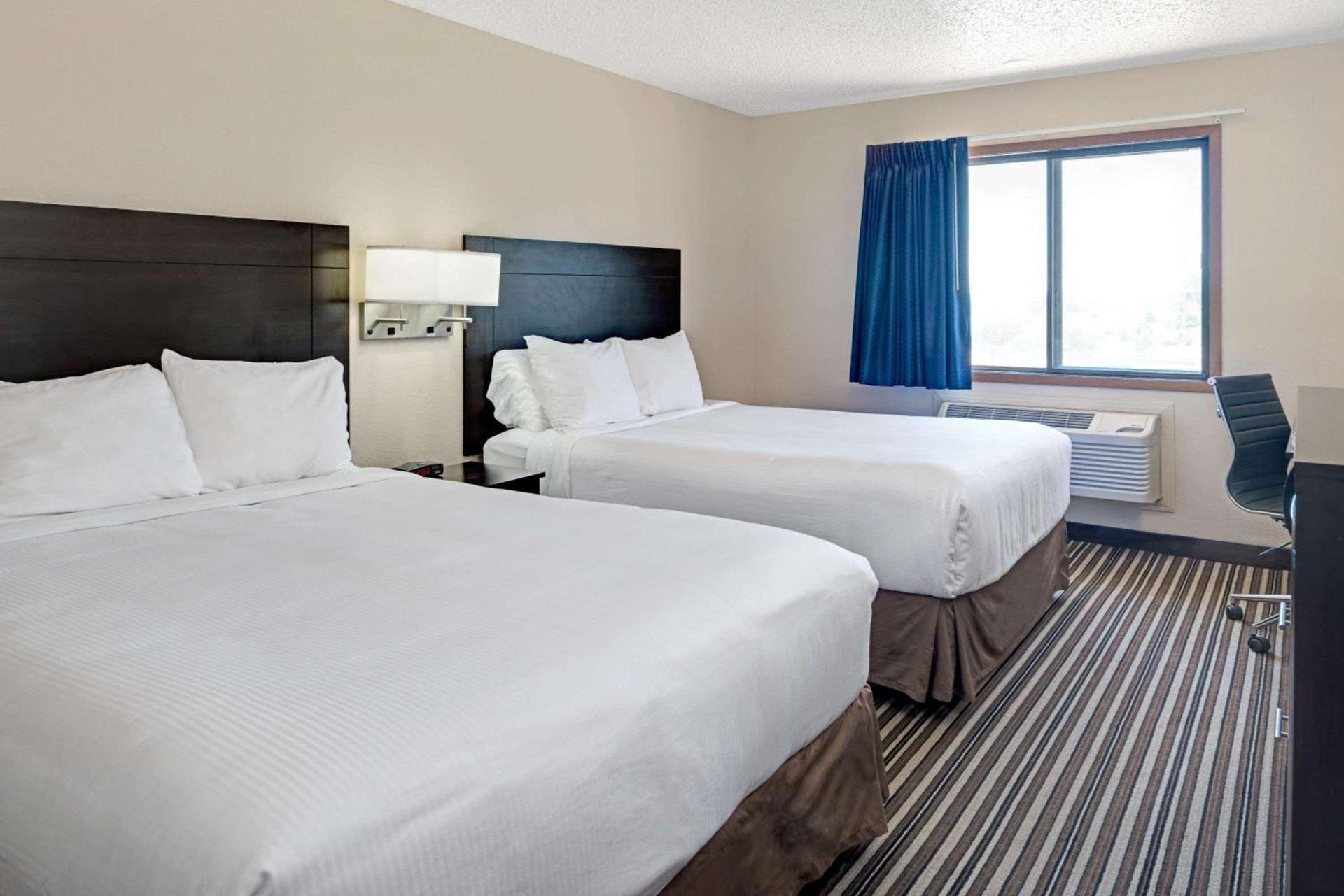 Super 8 by Wyndham Omaha I-80 West photo 9