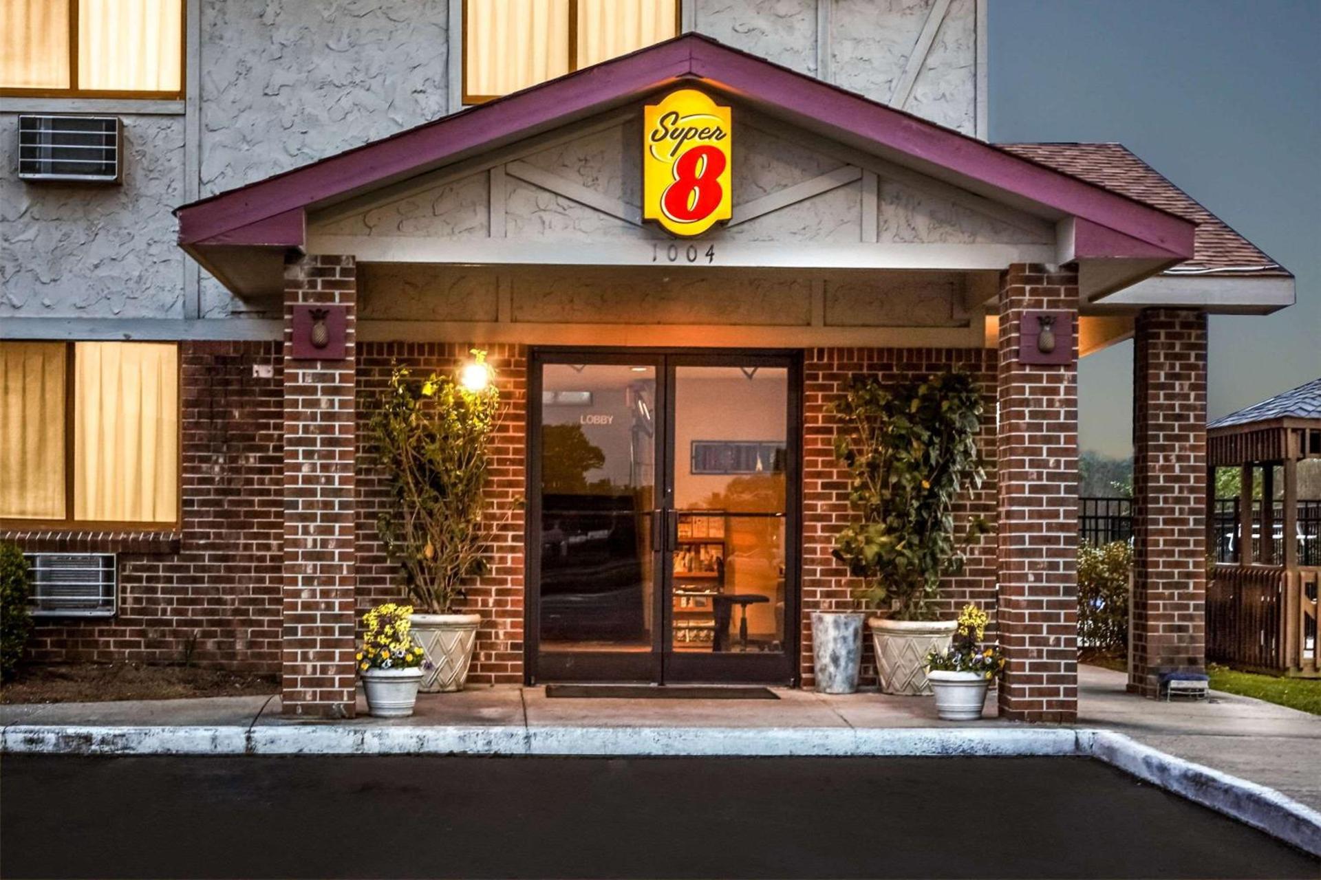 Super 8 by Wyndham Greenville — hotel in Greenville