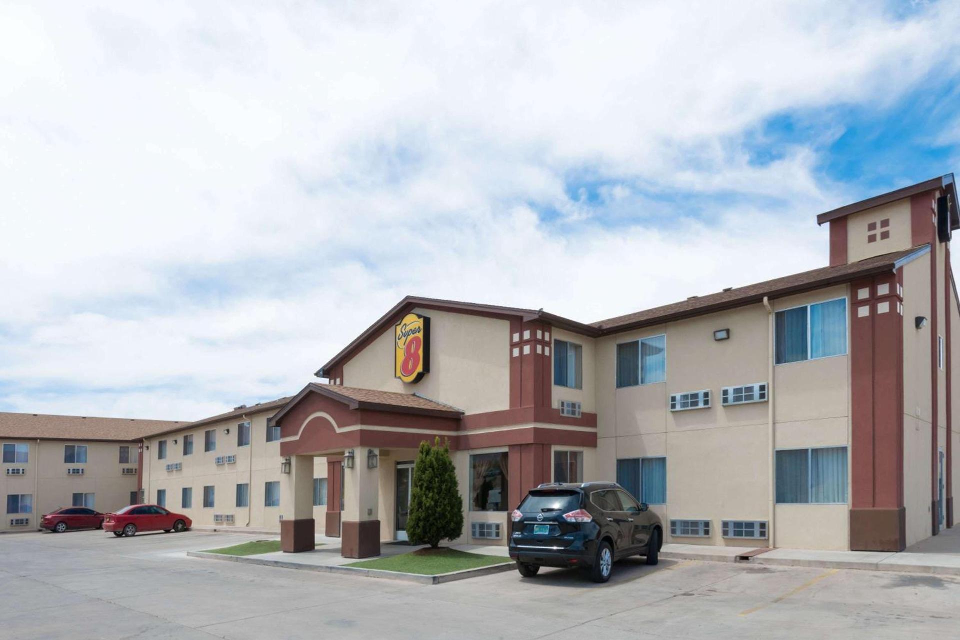 Super 8 by Wyndham Bernalillo photo 1