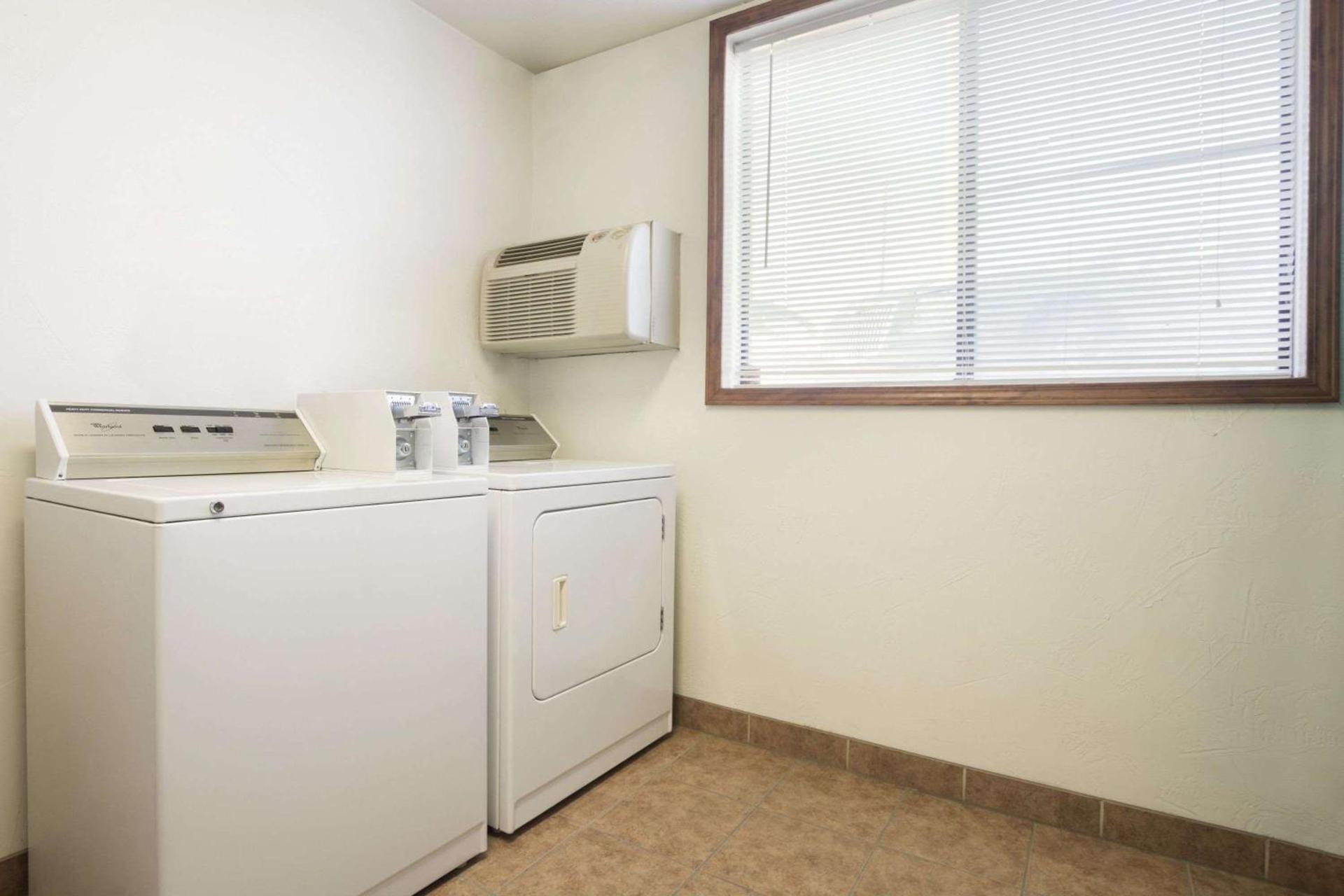 Super 8 by Wyndham Amarillo photo 24