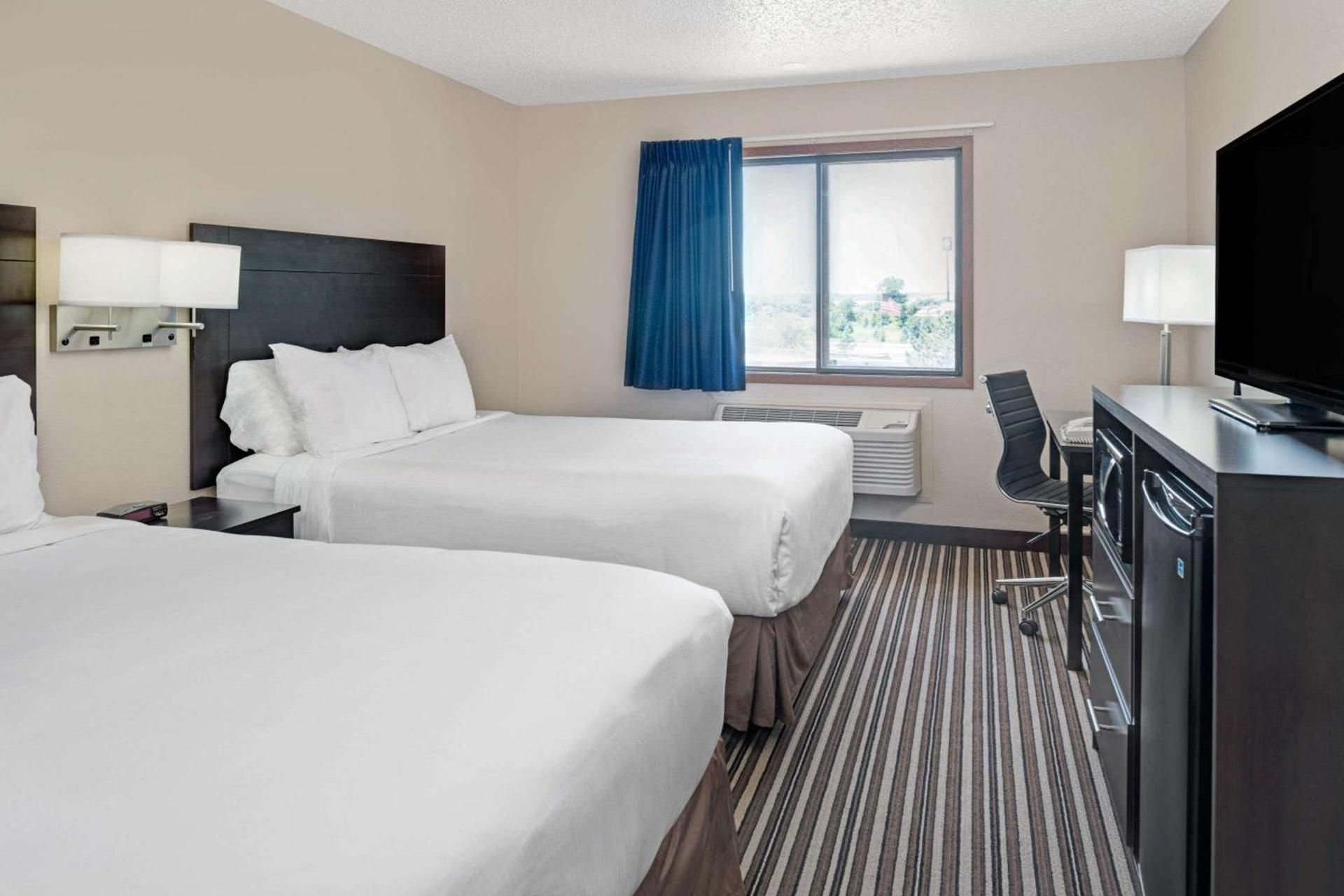 Super 8 by Wyndham Omaha I-80 West photo 11