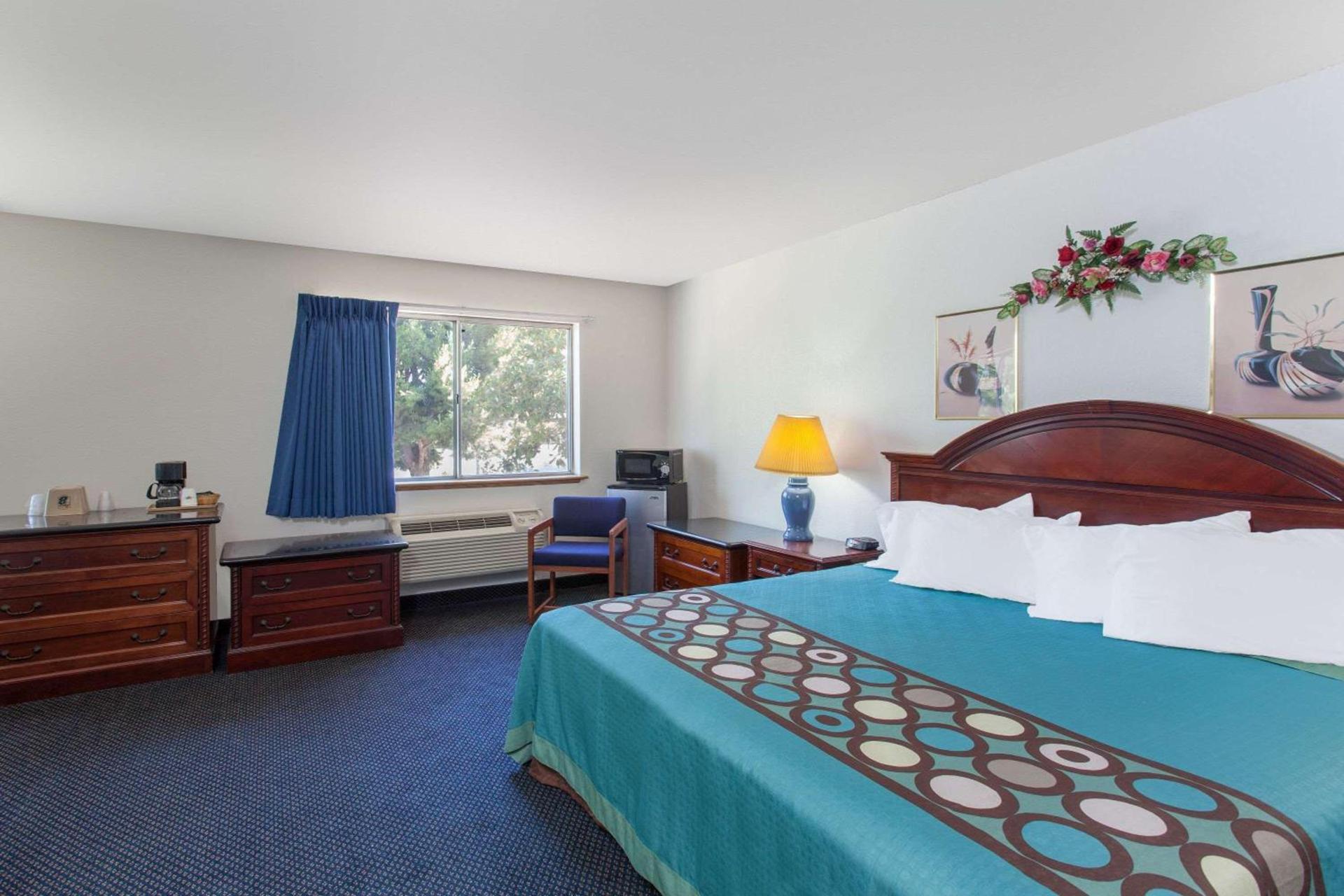 Super 8 by Wyndham Selma/Fresno Area photo 9