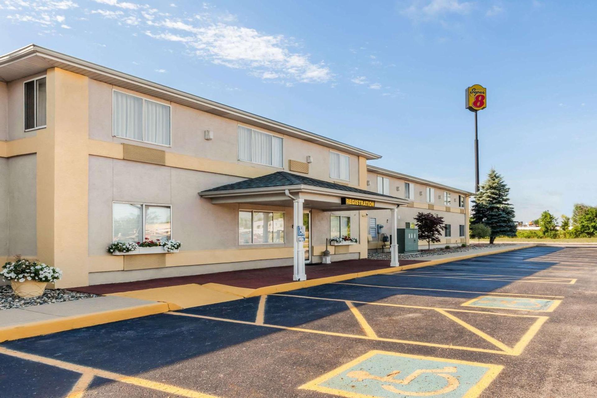 Super 8 by Wyndham Ionia MI photo 1