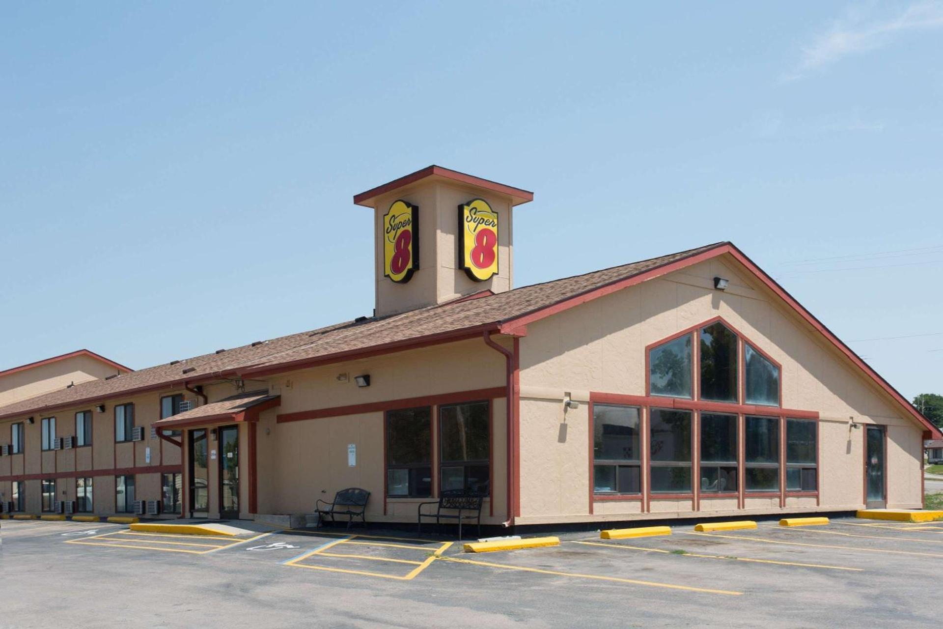 Super 8 by Wyndham Chadron NE photo 2