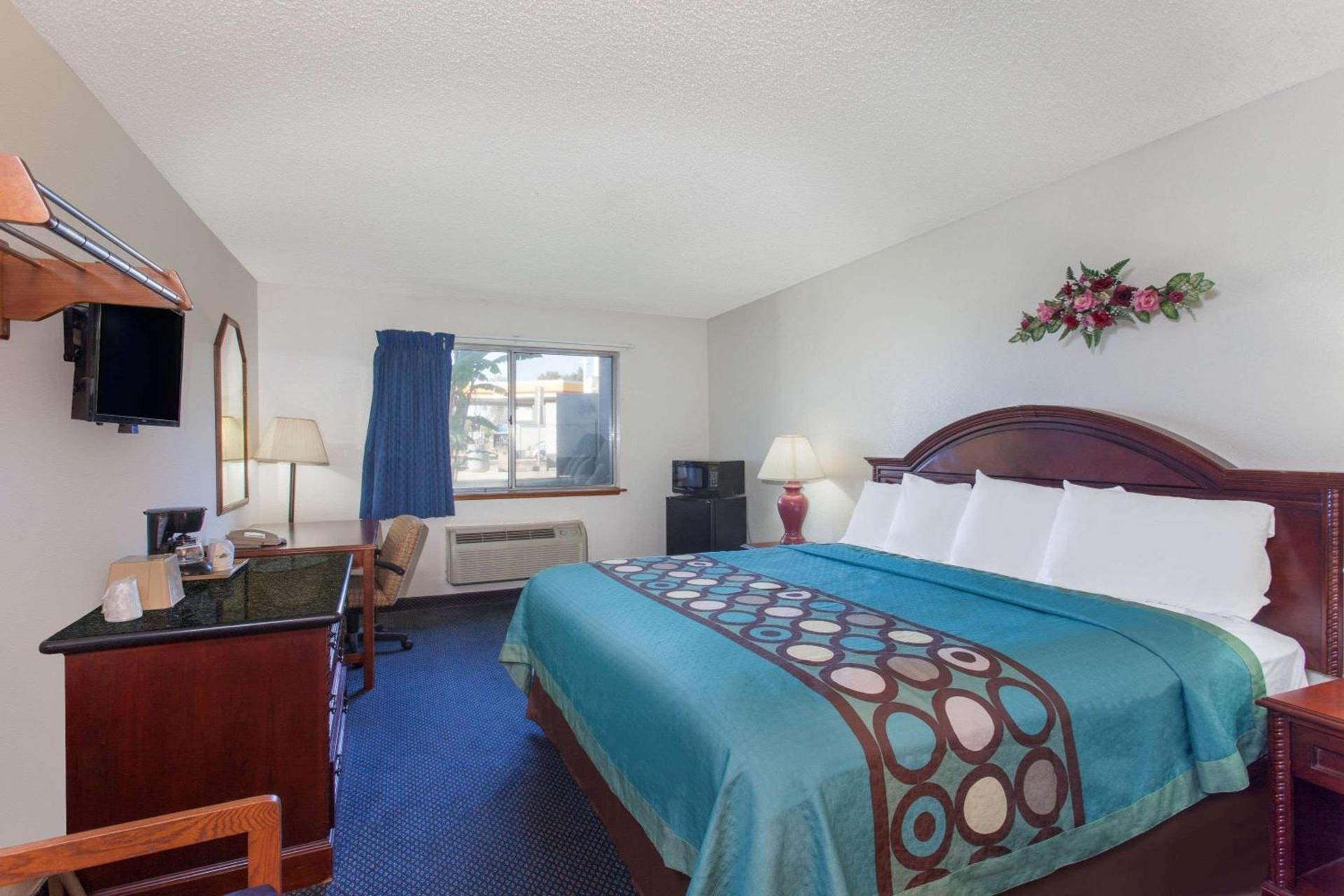 Super 8 by Wyndham Selma/Fresno Area photo 5