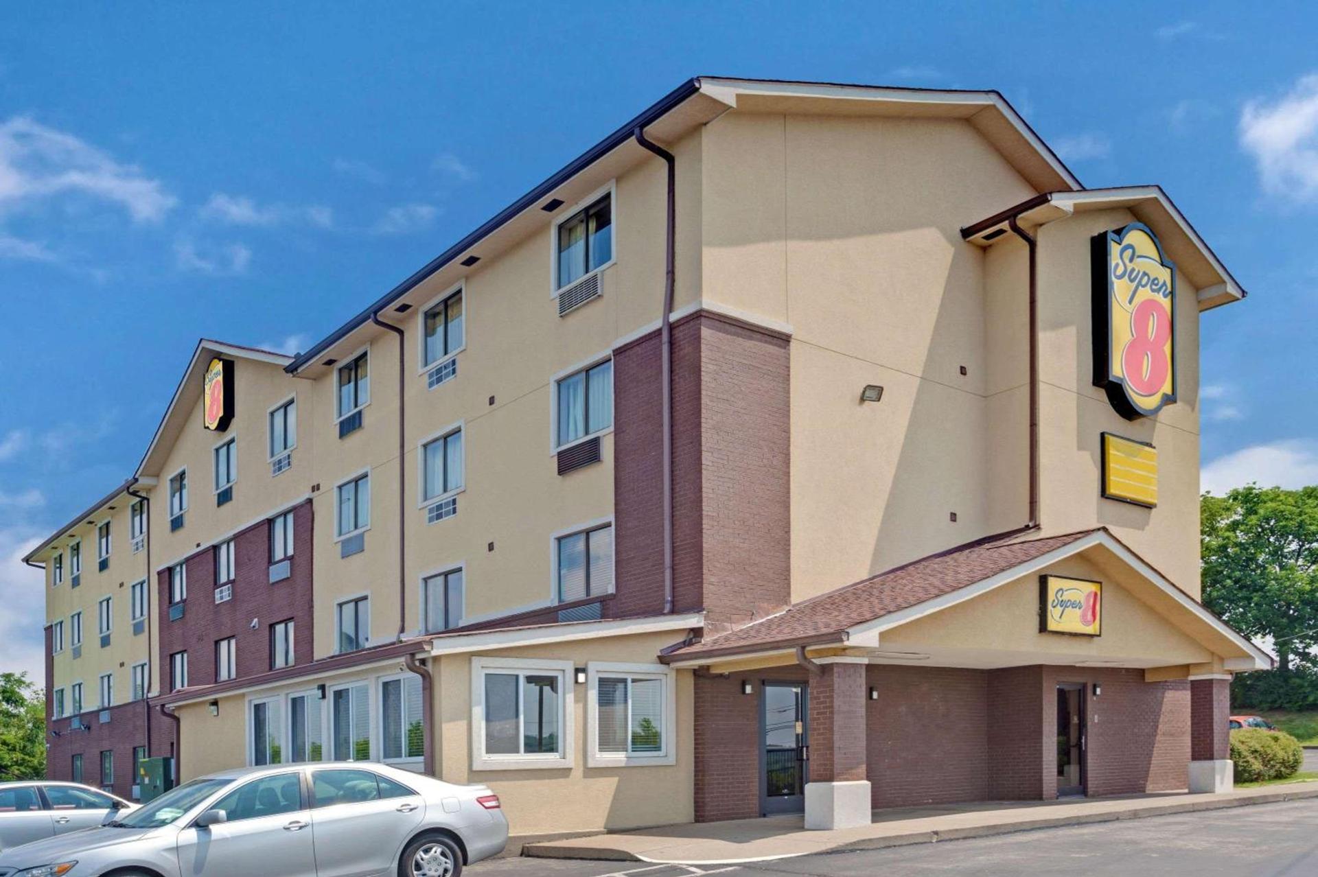 Super 8 by Wyndham Nashville/ Dntn/ Opryland Area photo 1