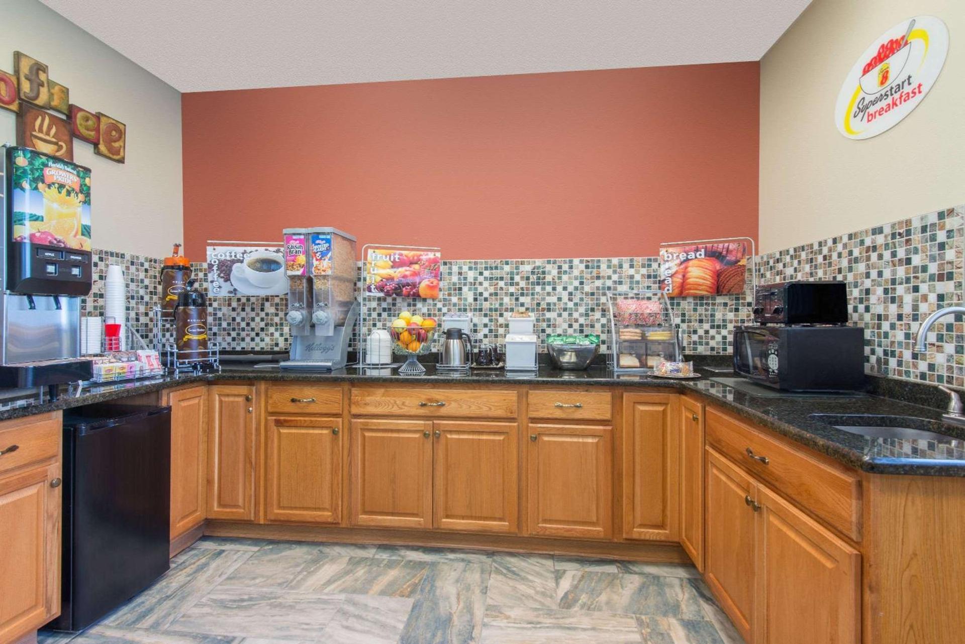 Super 8 by Wyndham Youngstown/Austintown photo 14