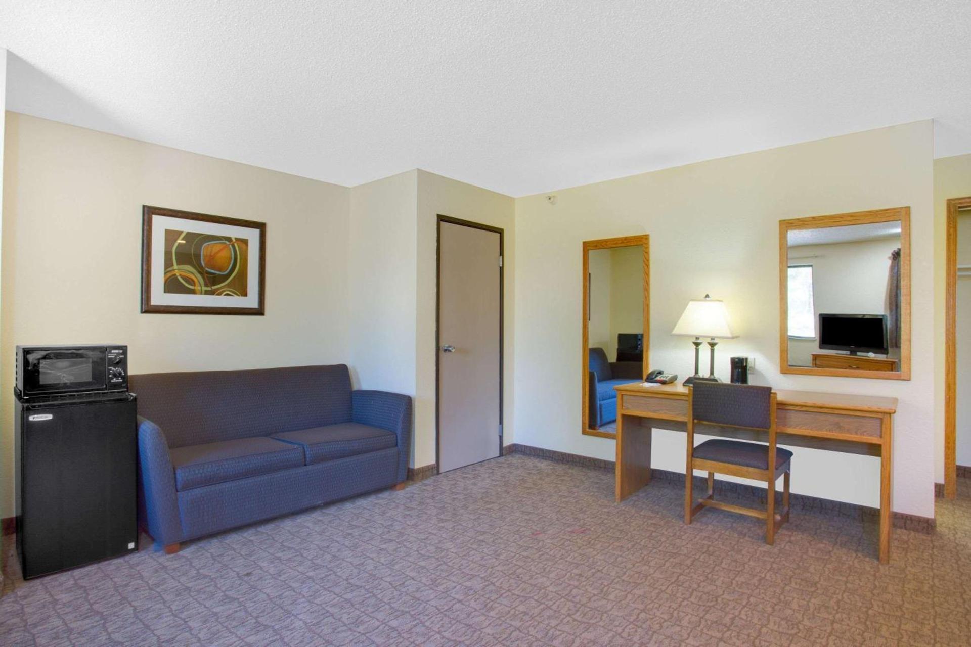 Super 8 by Wyndham Lewisburg photo 15