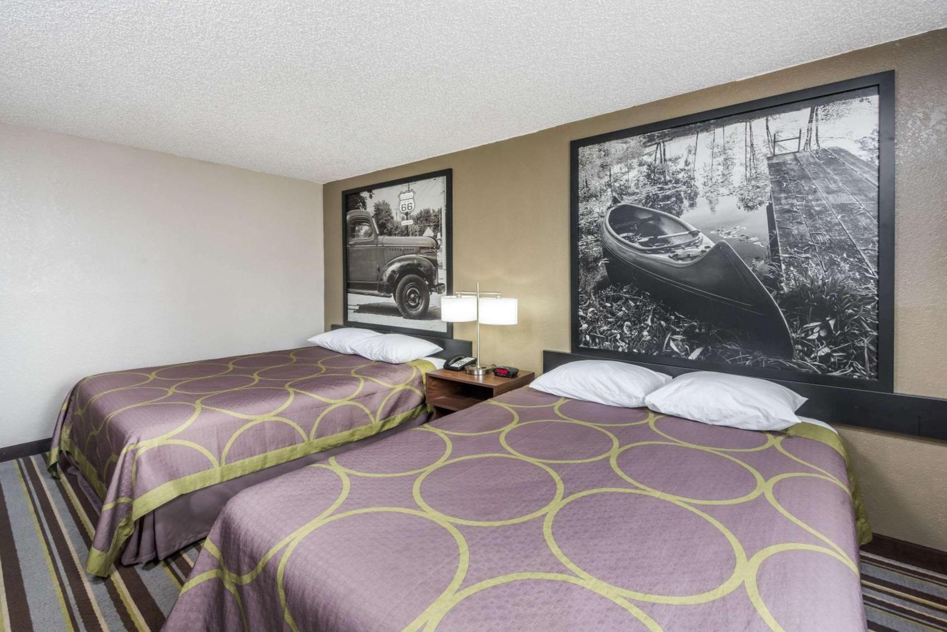 Super 8 by Wyndham Bloomington Normal photo 17