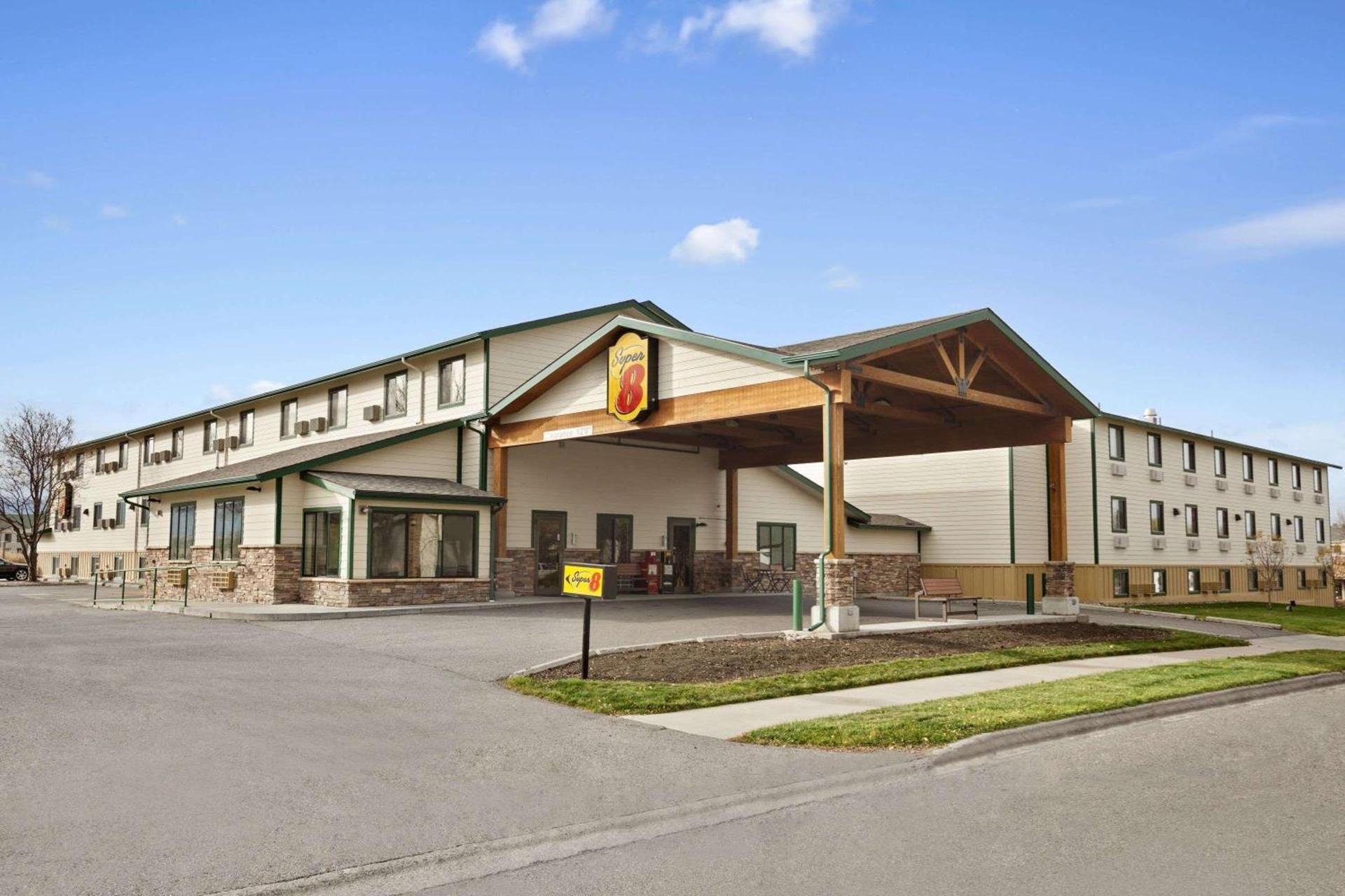 Super 8 by Wyndham Bozeman photo 2