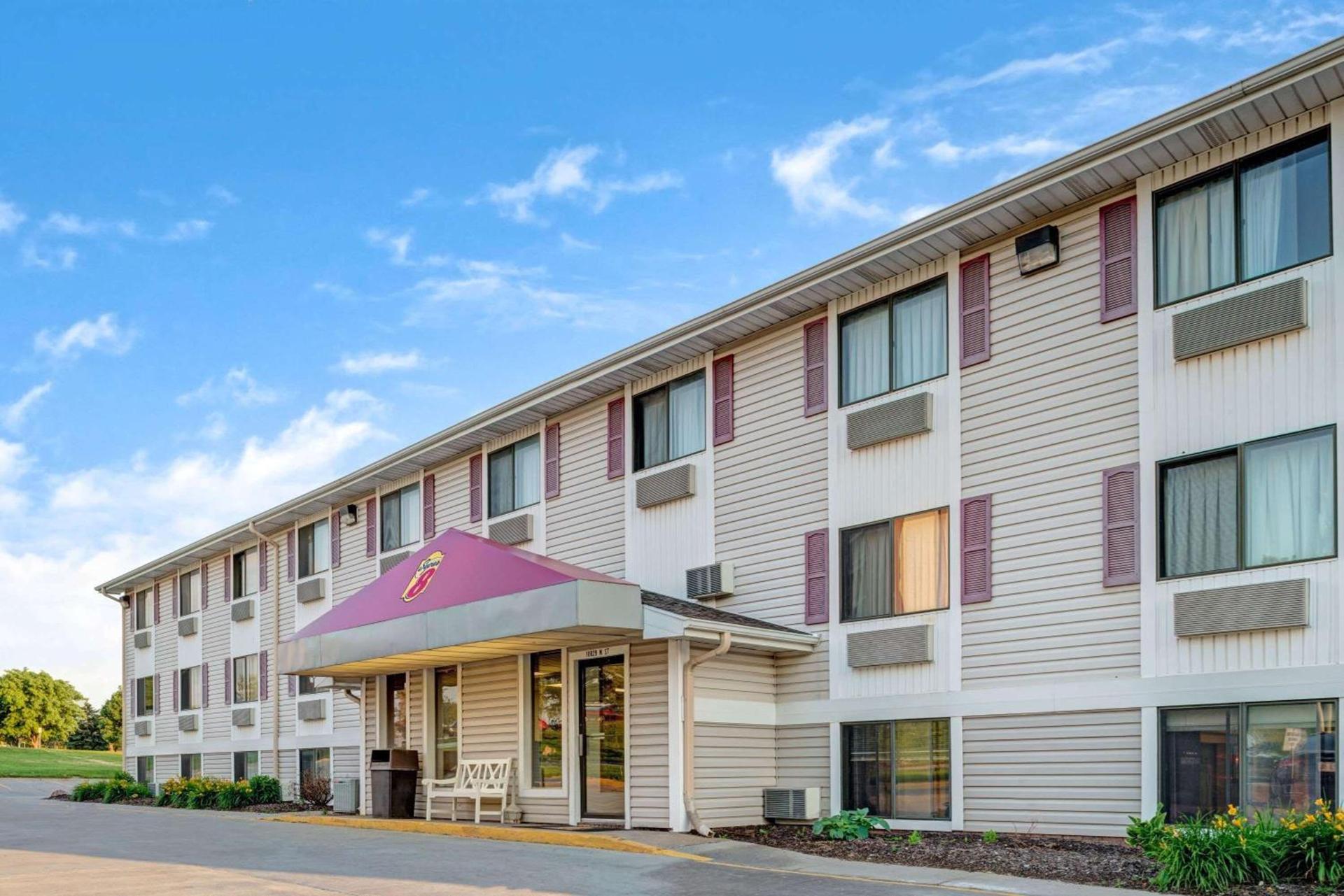 Super 8 by Wyndham Omaha I-80 West photo 1