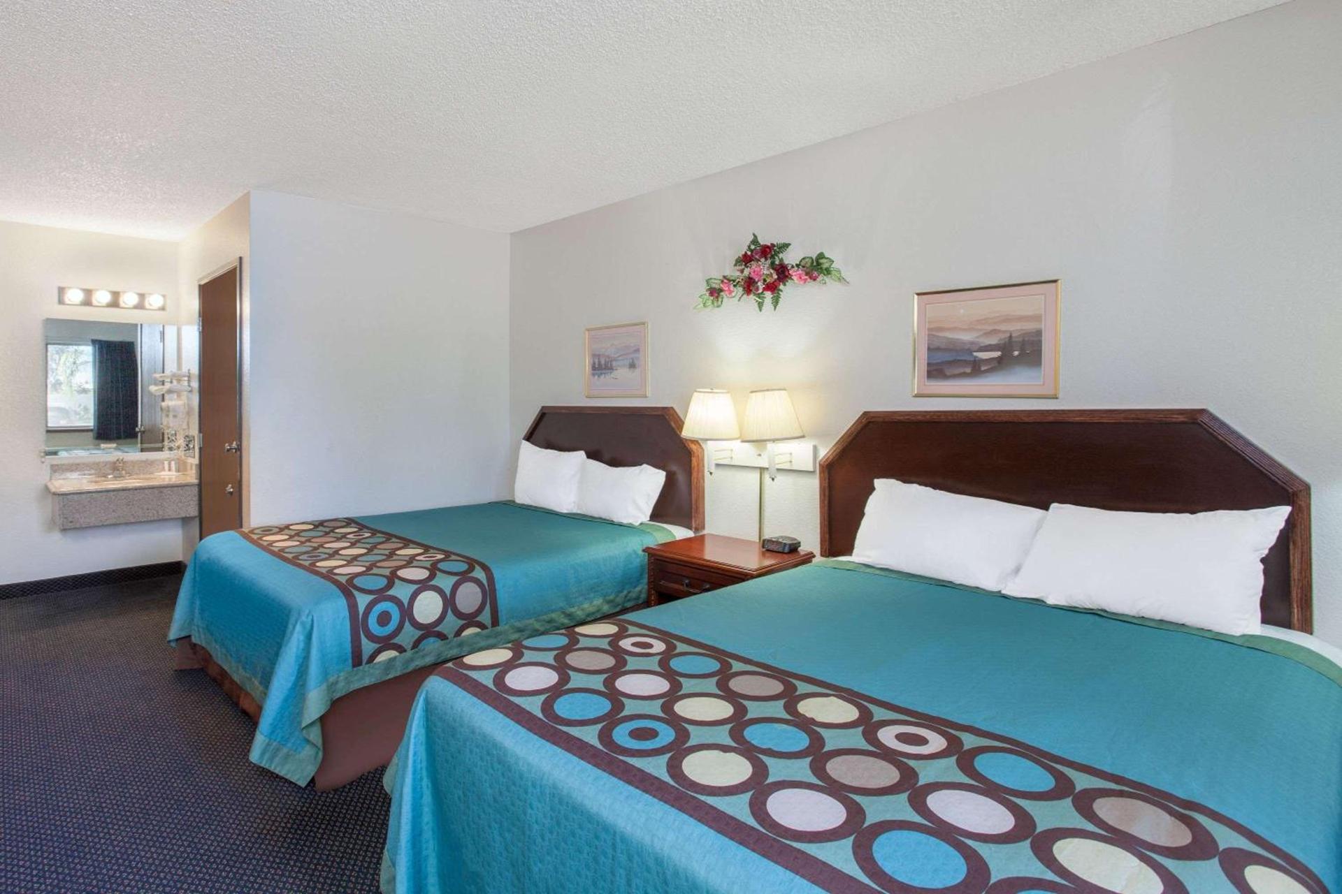 Super 8 by Wyndham Selma/Fresno Area photo 10