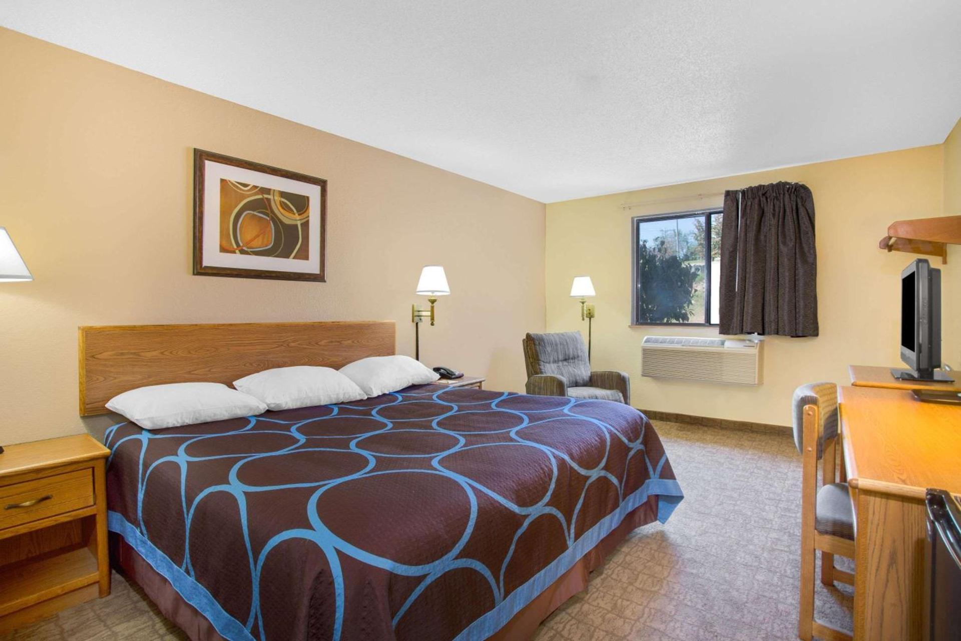 Super 8 by Wyndham Lewisburg photo 10