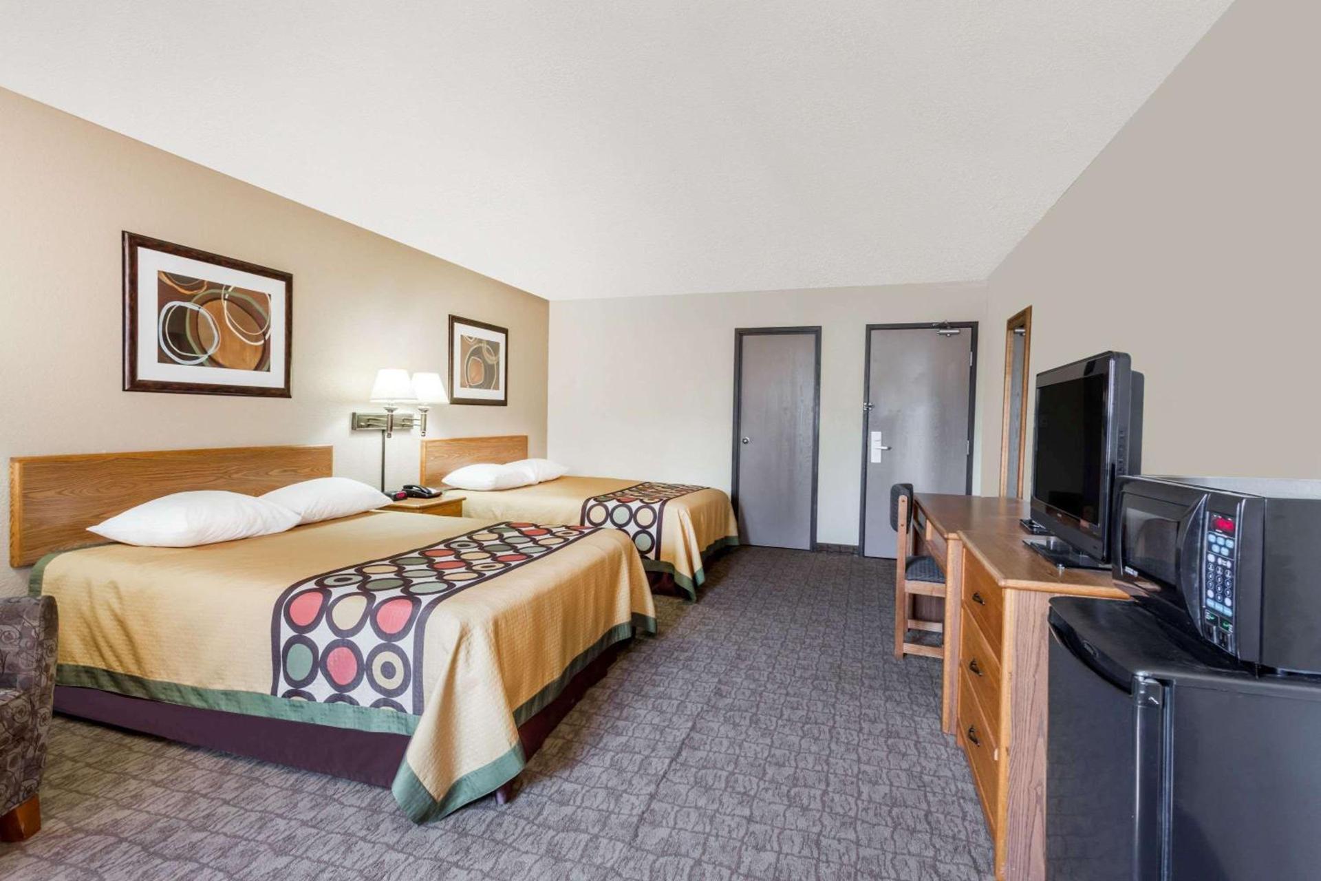 Super 8 by Wyndham Lewisburg photo 12