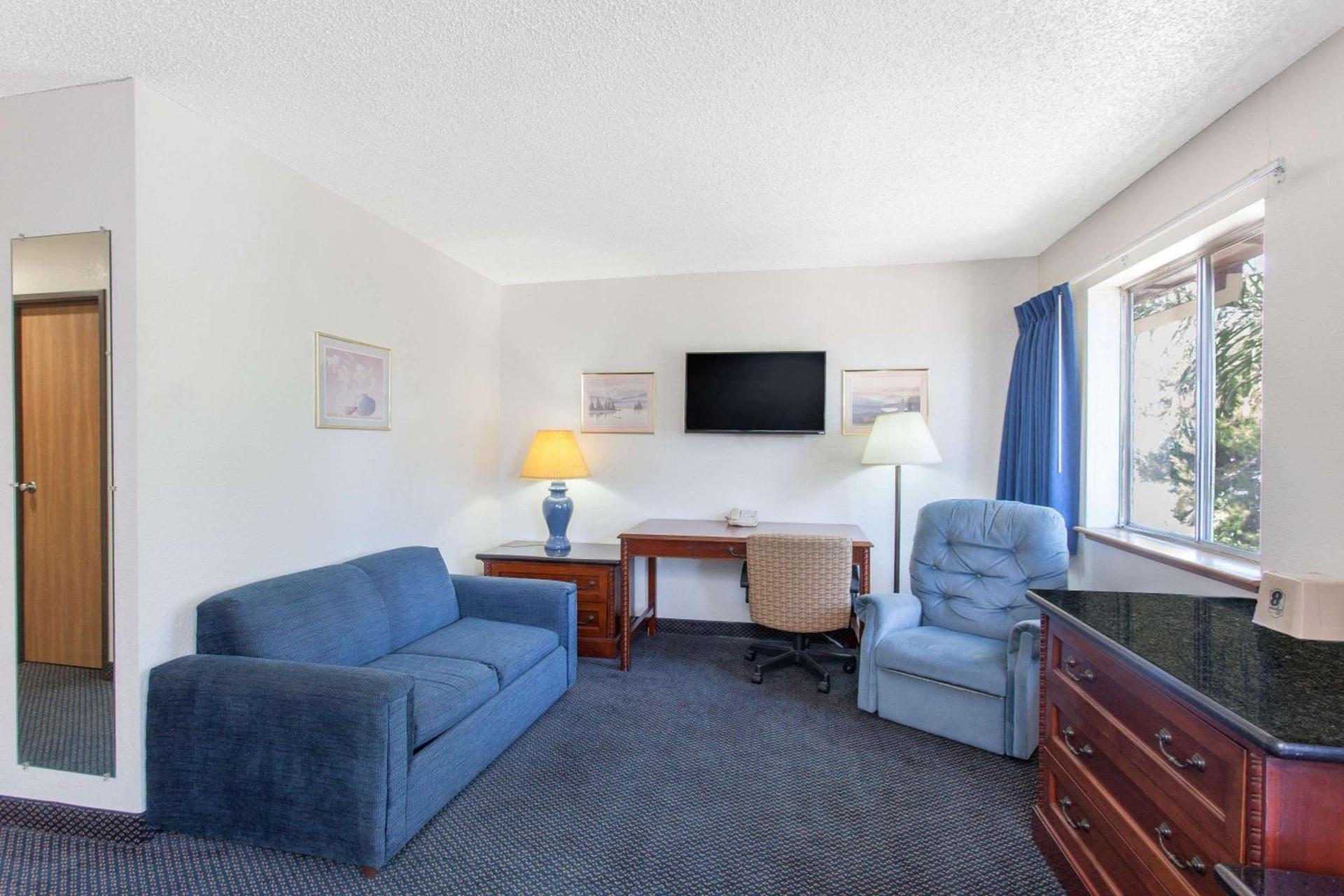 Super 8 by Wyndham Selma/Fresno Area photo 6