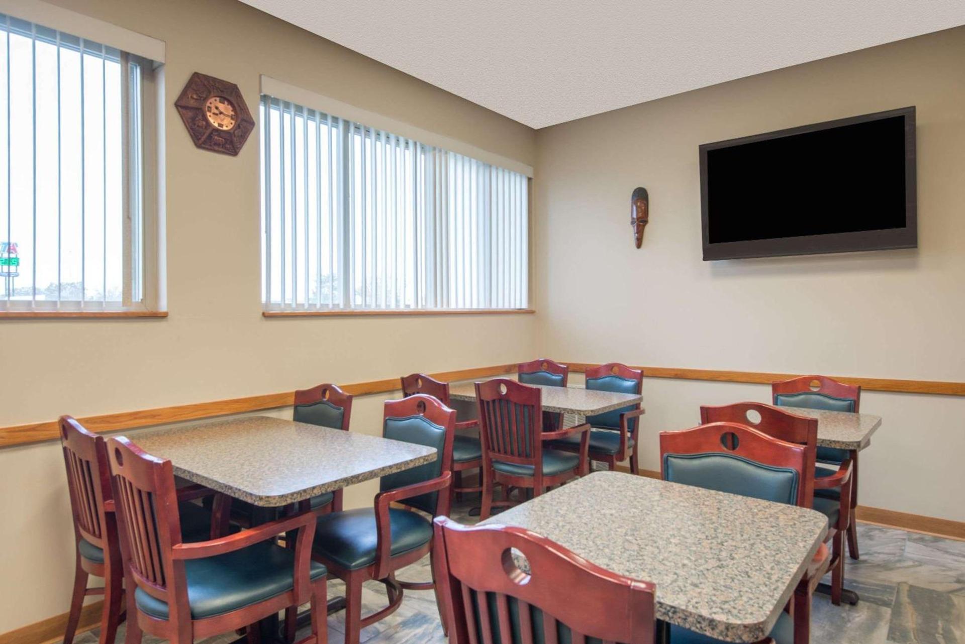 Super 8 by Wyndham Youngstown/Austintown photo 12