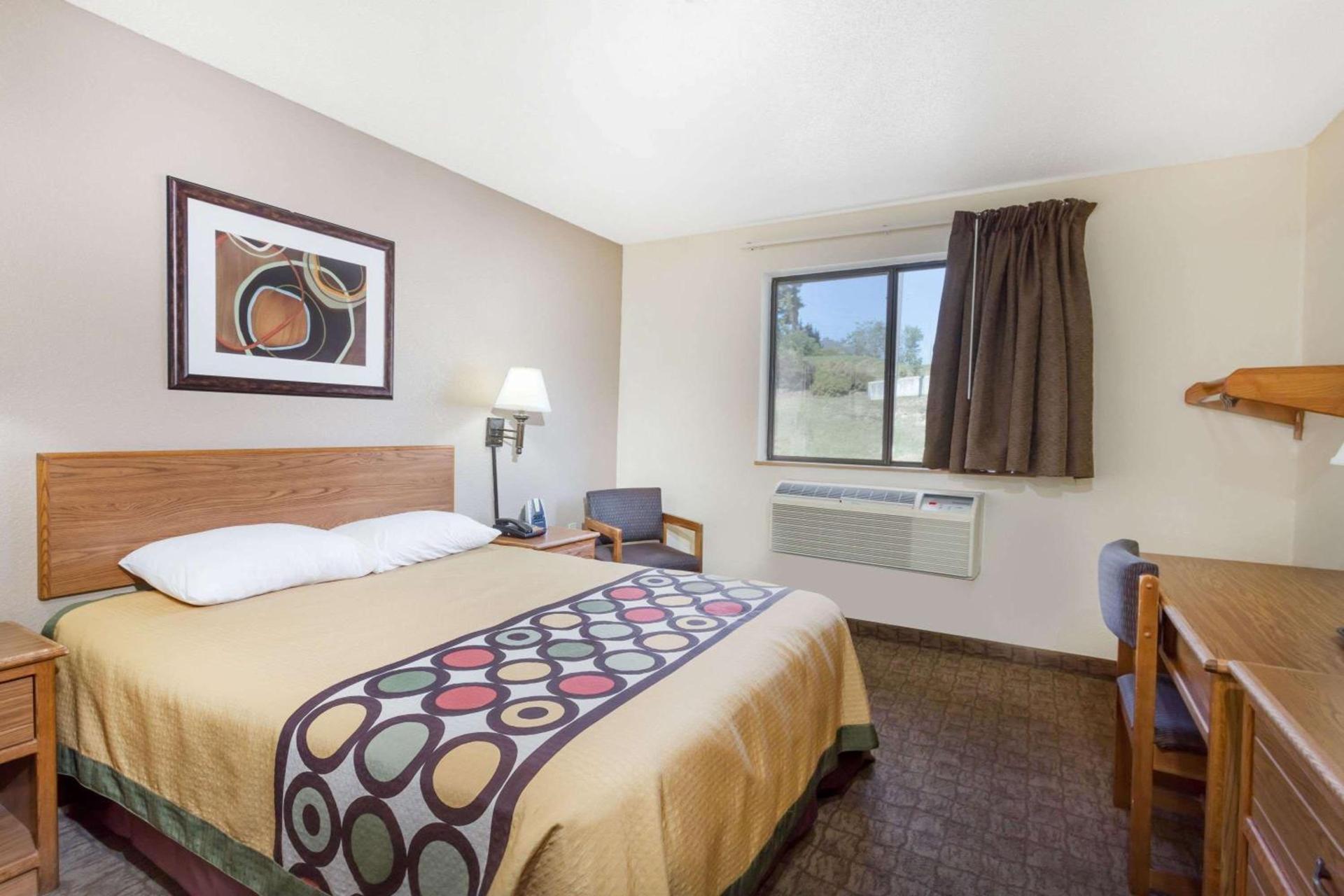 Super 8 by Wyndham Lewisburg photo 6