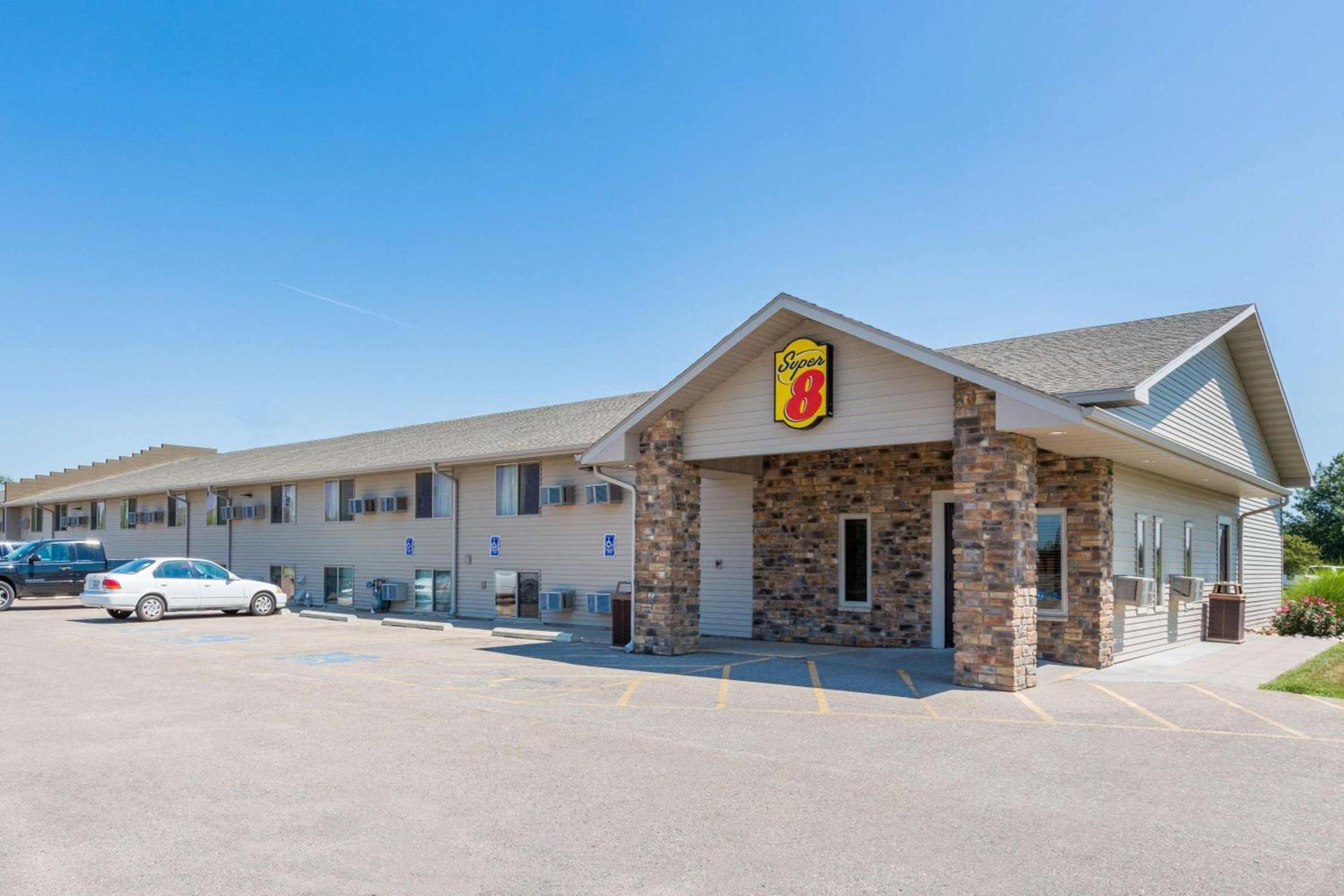 Super 8 by Wyndham Kearney — hotel in Kearney