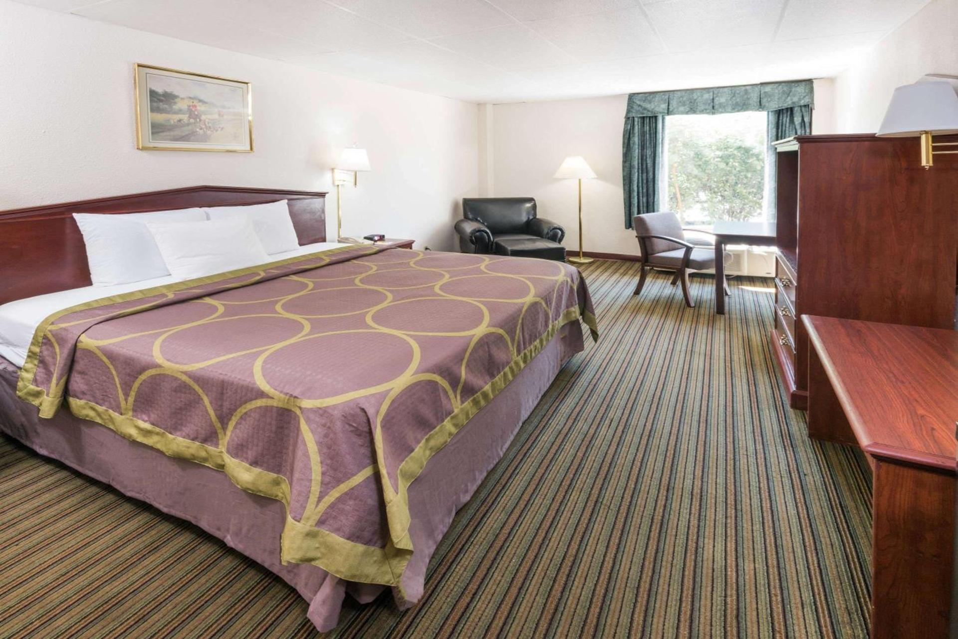 Super 8 by Wyndham Columbus photo 13