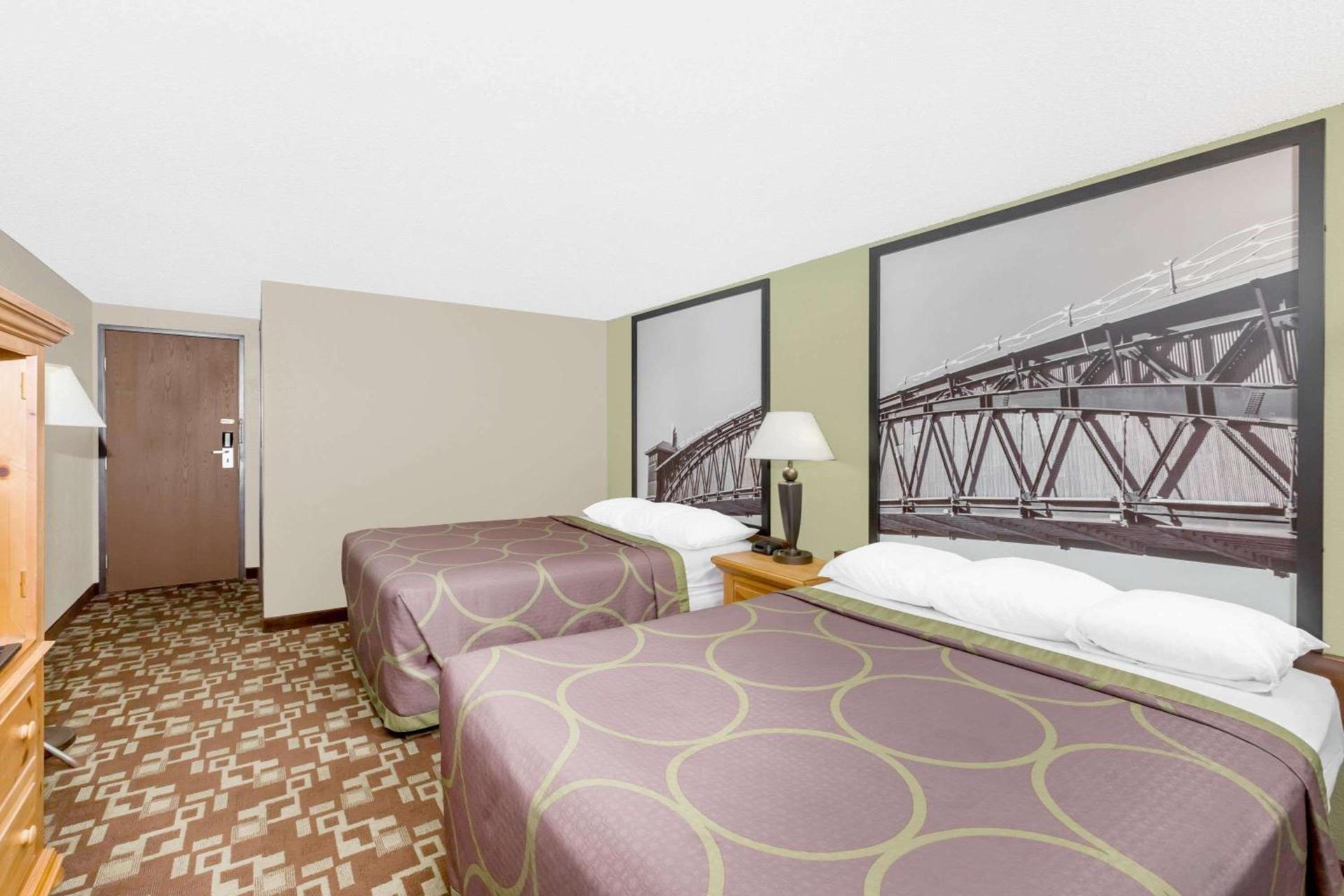 Super 8 by Wyndham Kearney photo 7