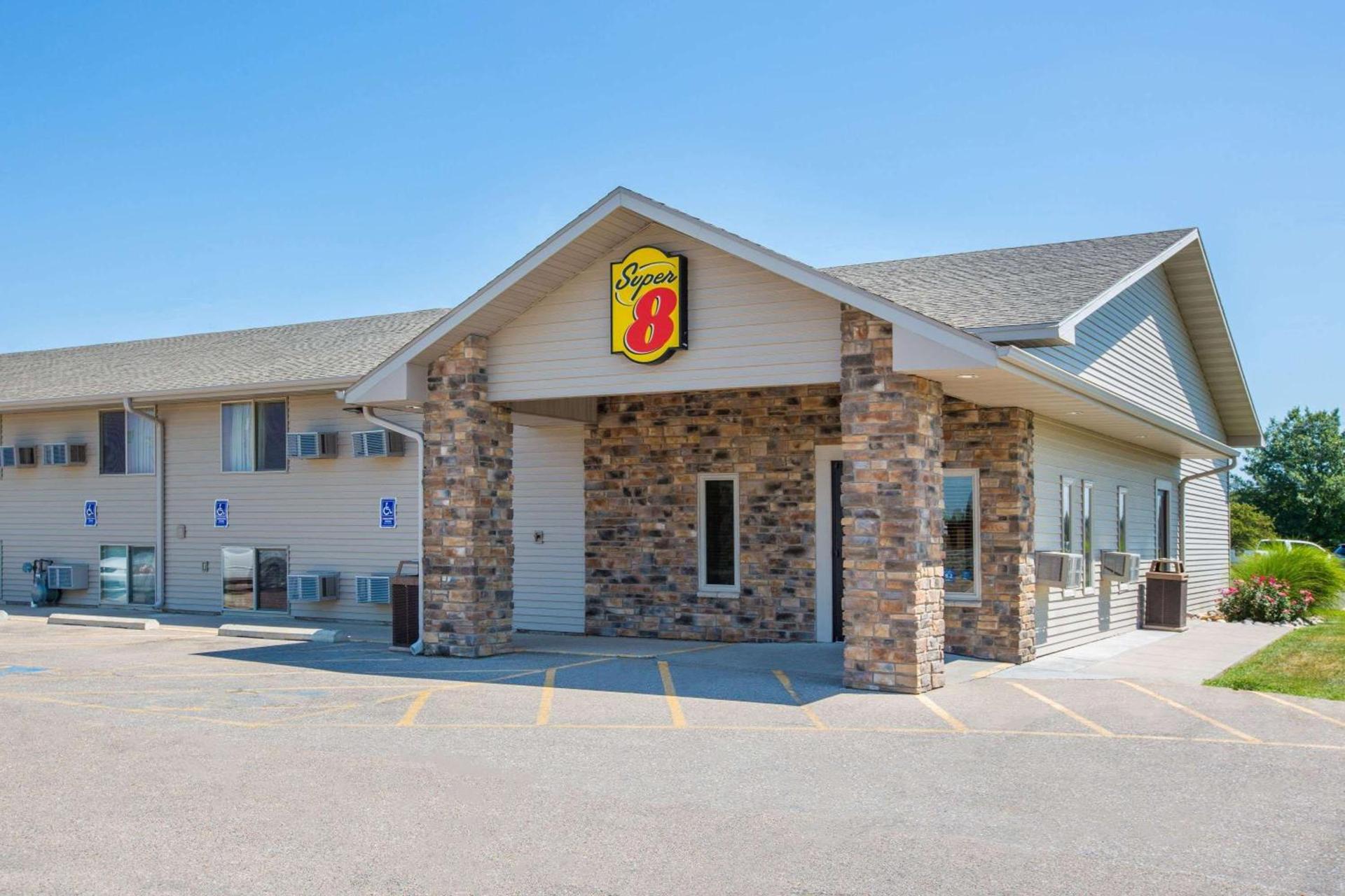 Super 8 by Wyndham Kearney photo 3