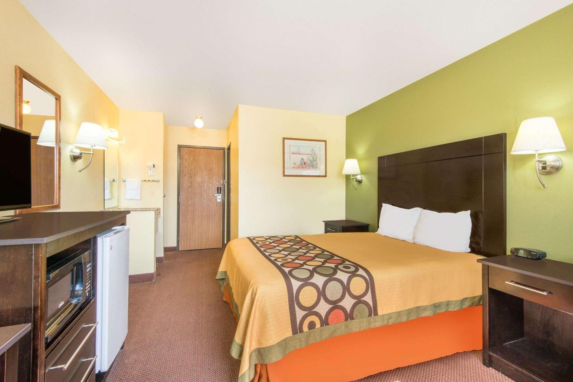 Super 8 by Wyndham Moriarty photo 10