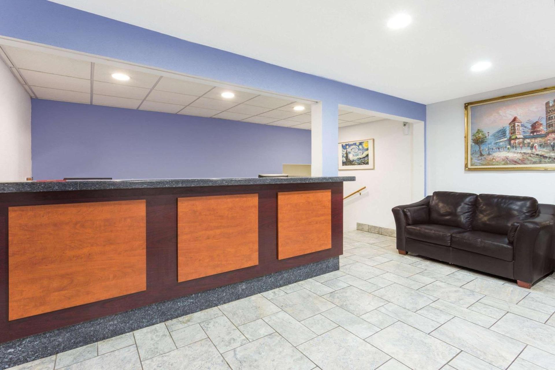 Super 8 by Wyndham Kenosha/Pleasant Prairie photo 6