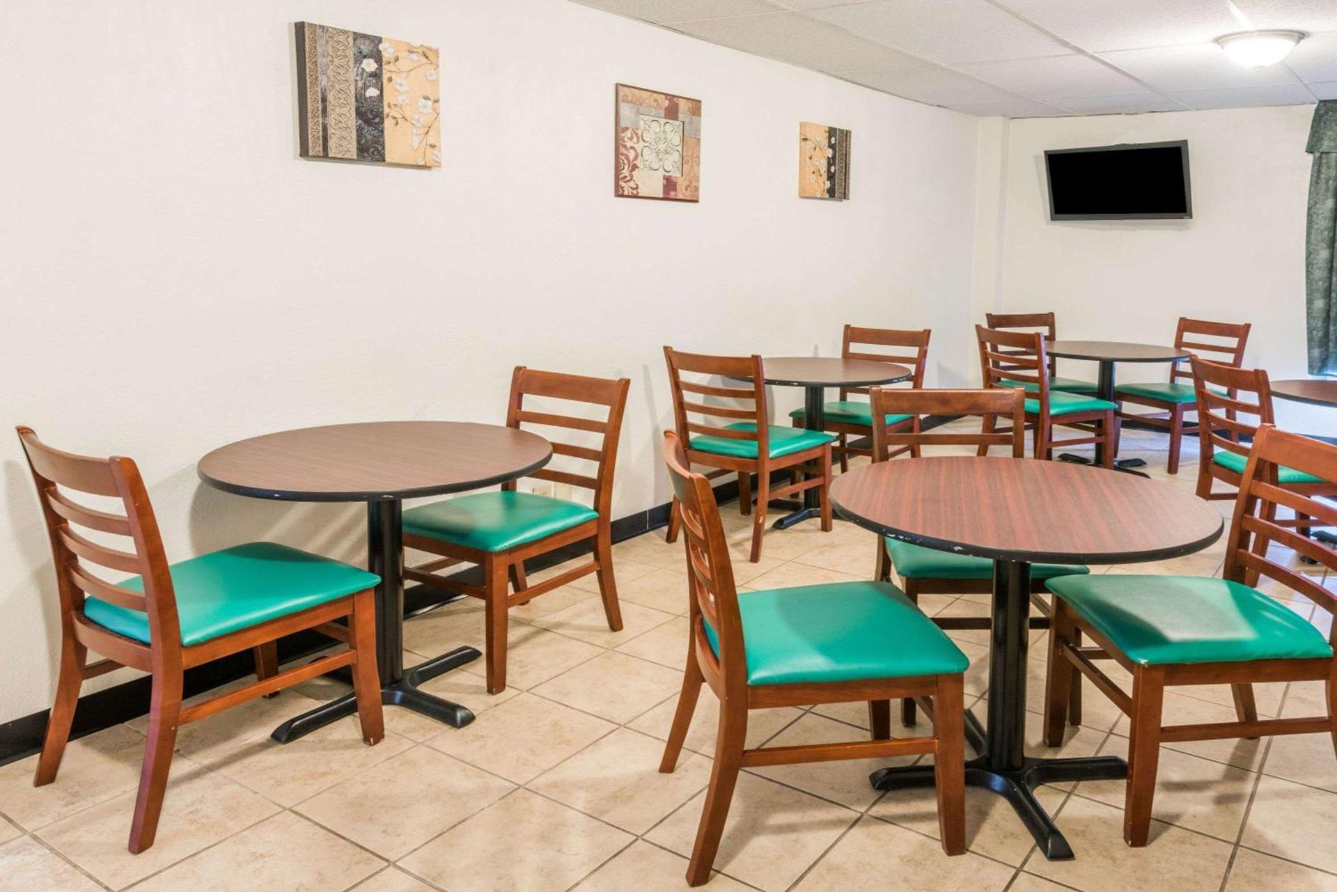 Super 8 by Wyndham Columbus photo 15