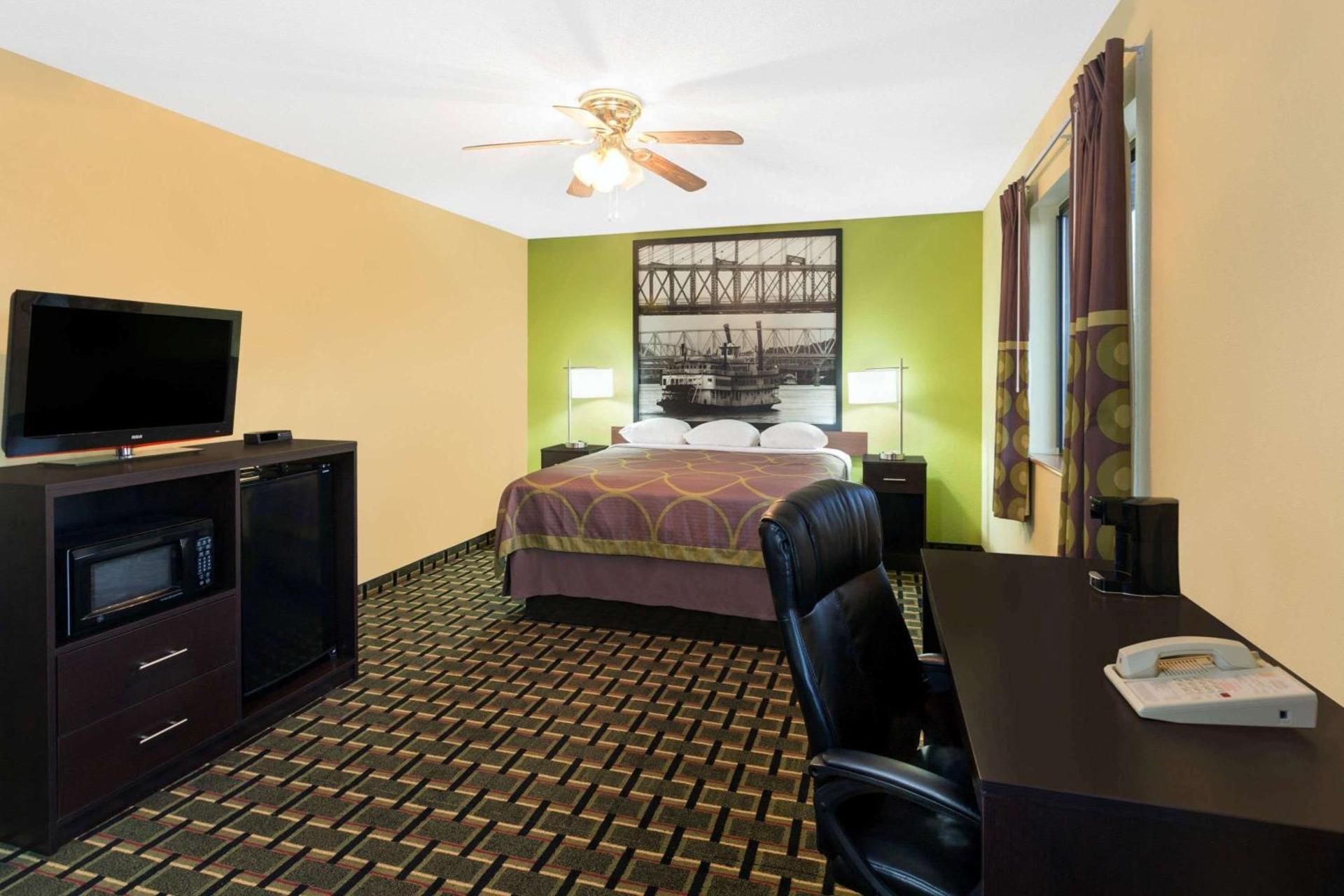 Super 8 by Wyndham Marietta photo 25