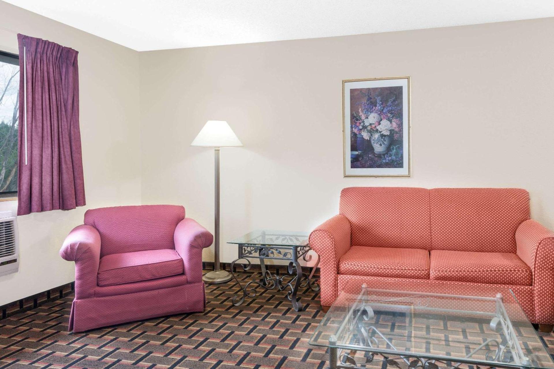 Super 8 by Wyndham Kent/Akron Area photo 10