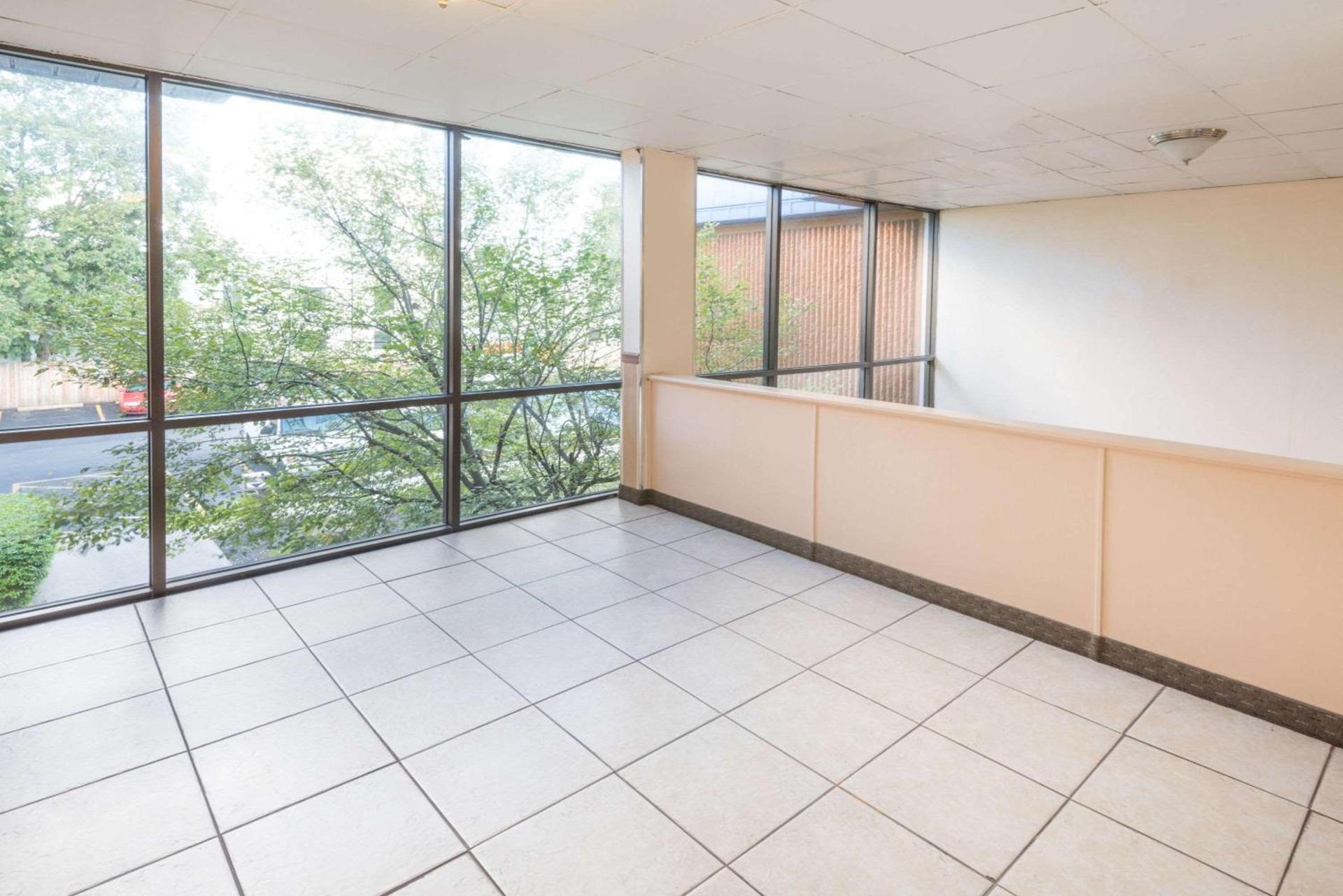 Super 8 by Wyndham Columbus photo 6