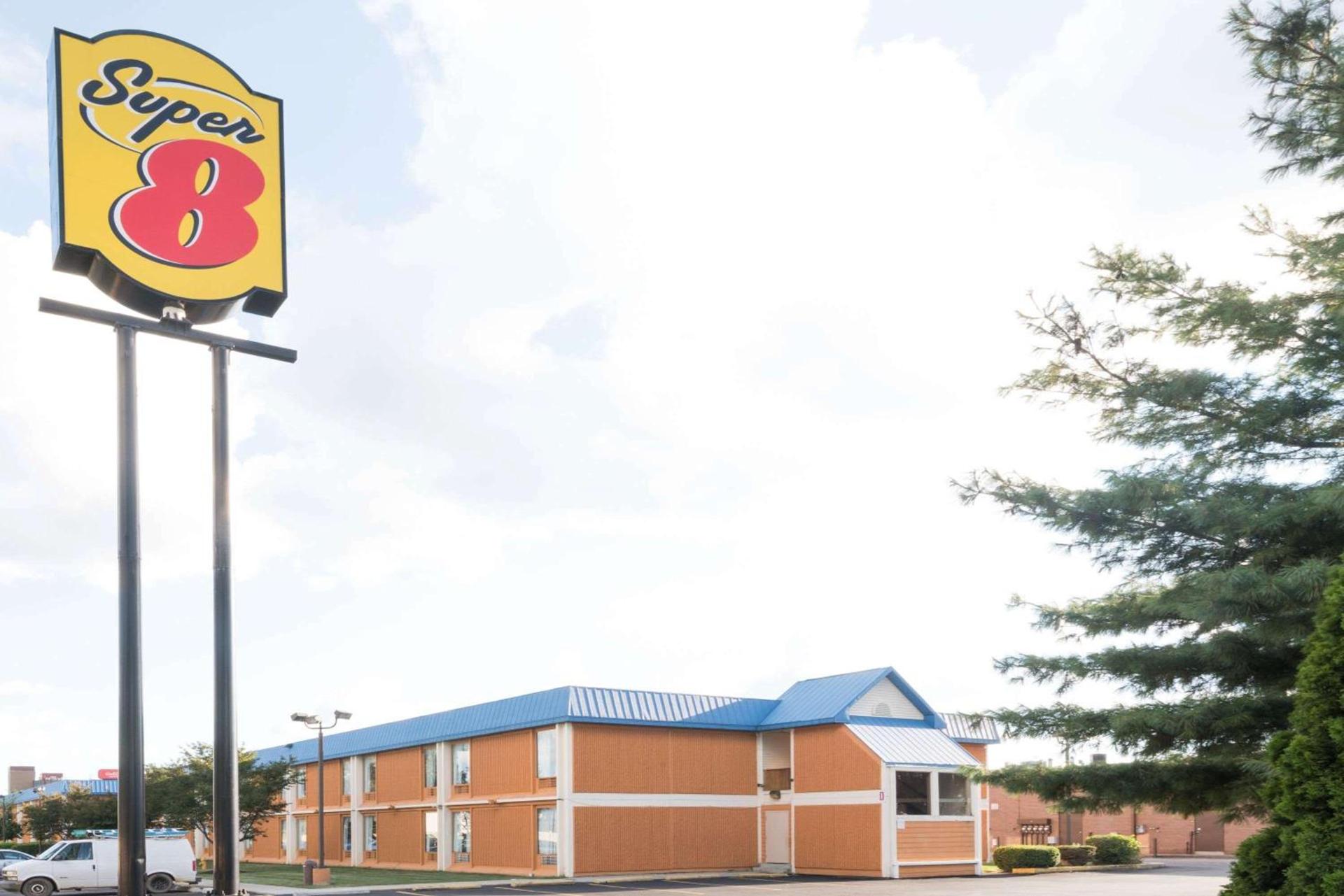 Super 8 by Wyndham Columbus photo 4