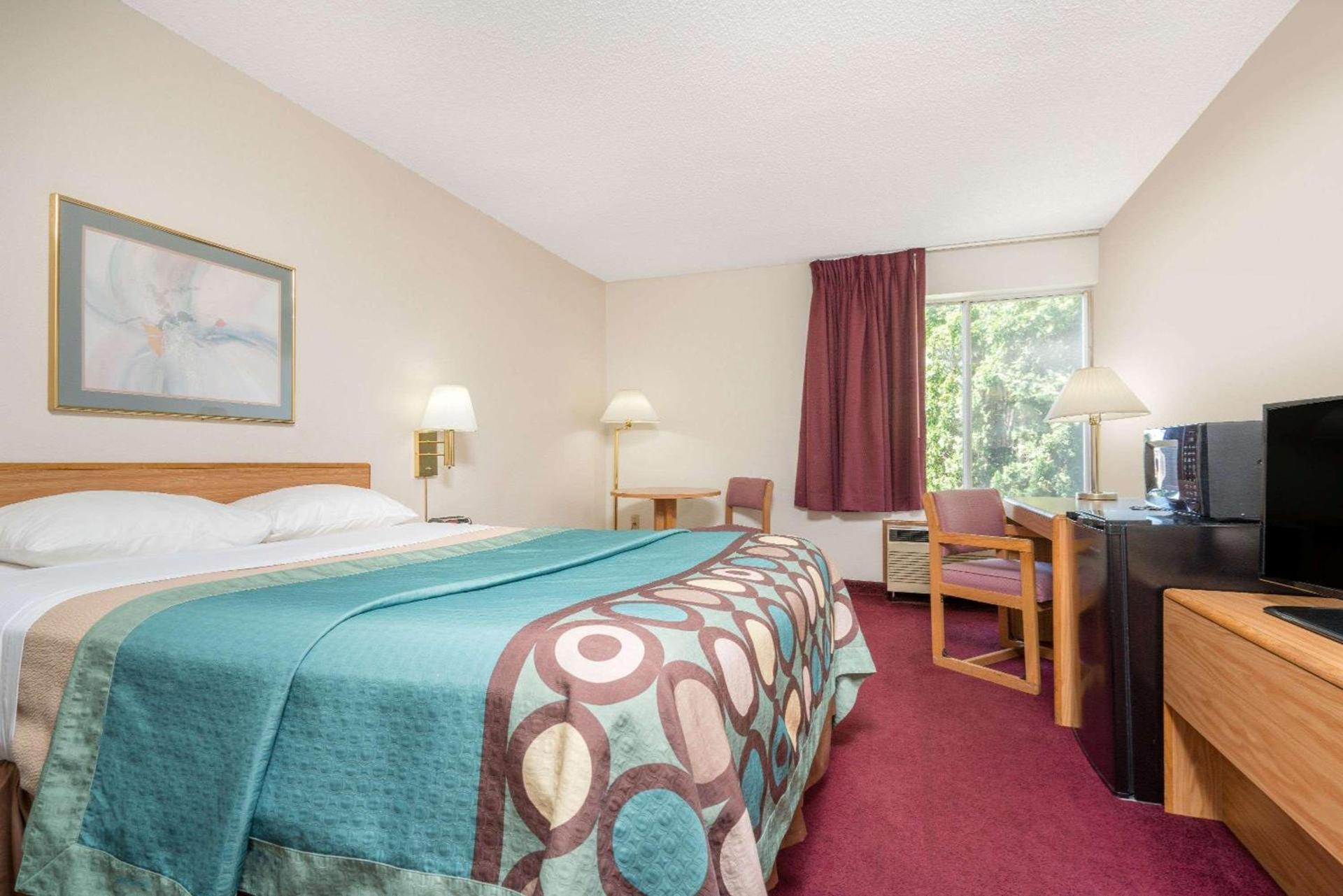 Super 8 by Wyndham Menomonie WI photo 10