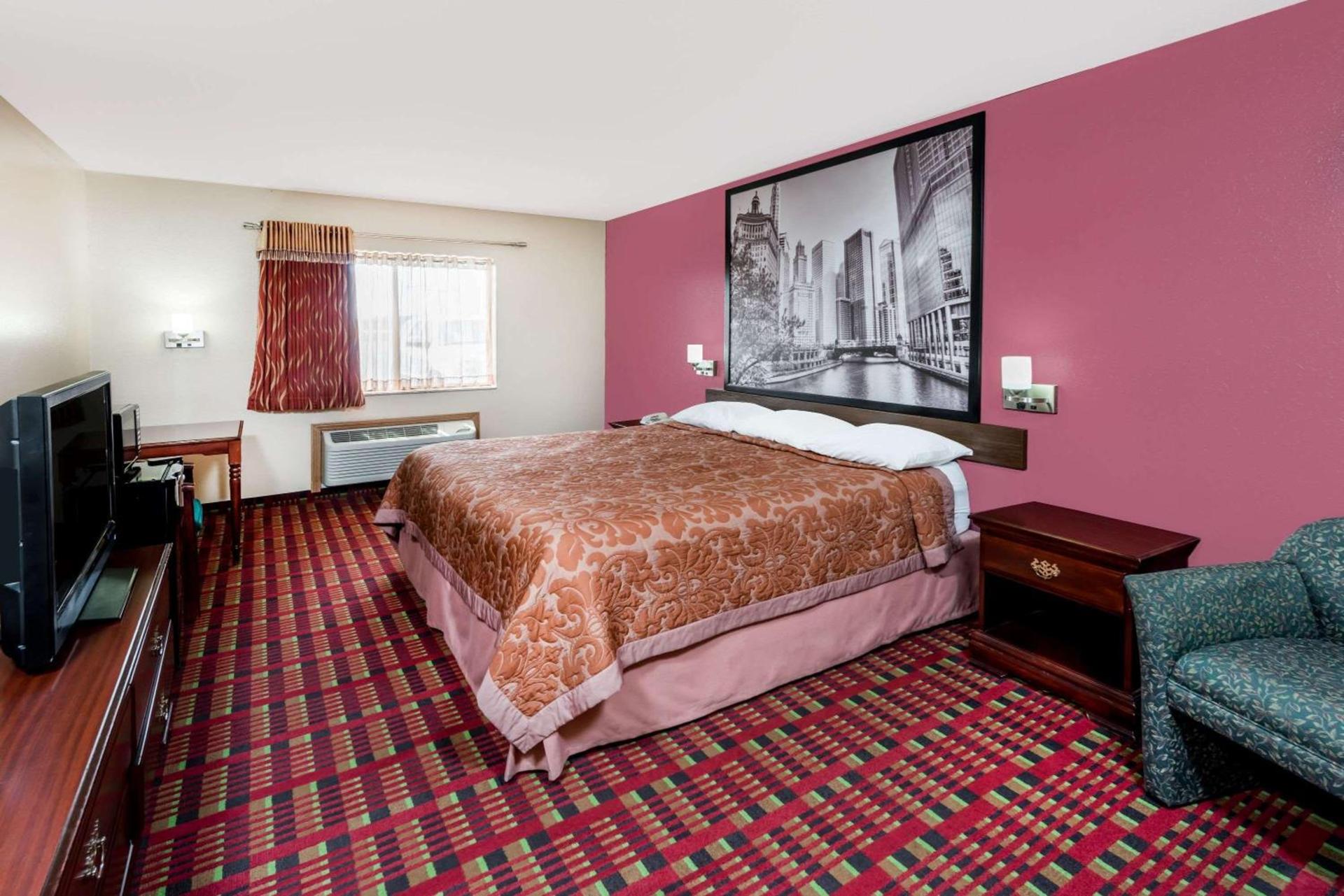 Super 8 by Wyndham Paris IL photo 13