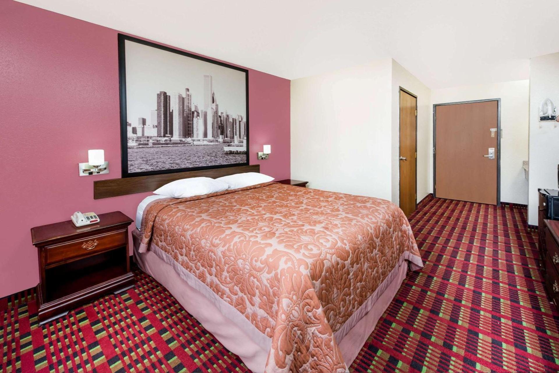 Super 8 by Wyndham Paris IL photo 11