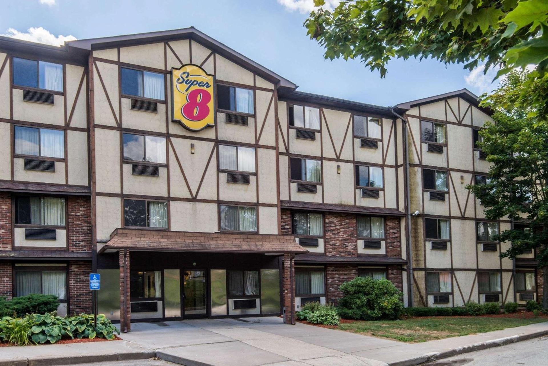 Super 8 by Wyndham Groton — hotel in Groton