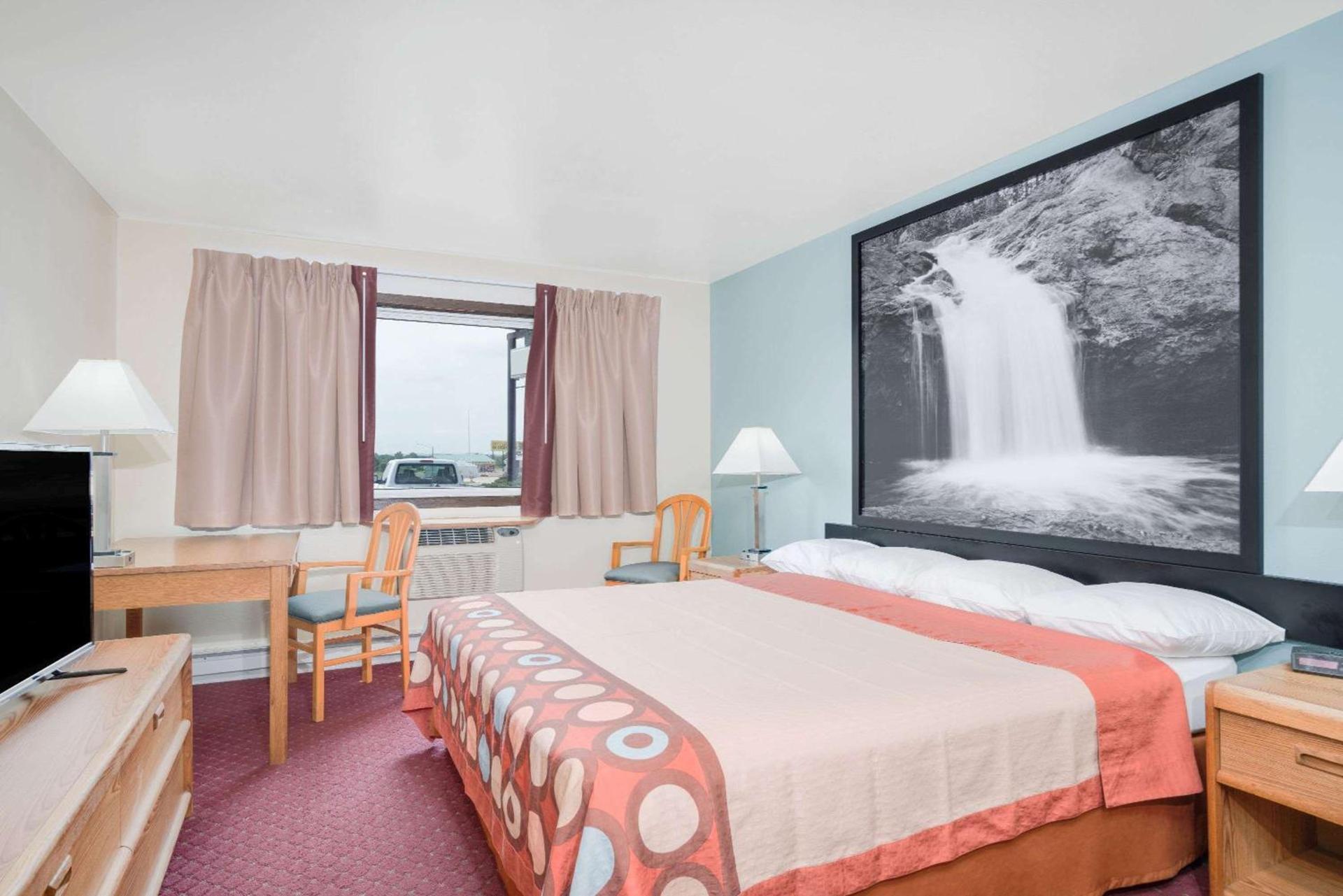 Super 8 by Wyndham Tomah Wisconsin photo 6