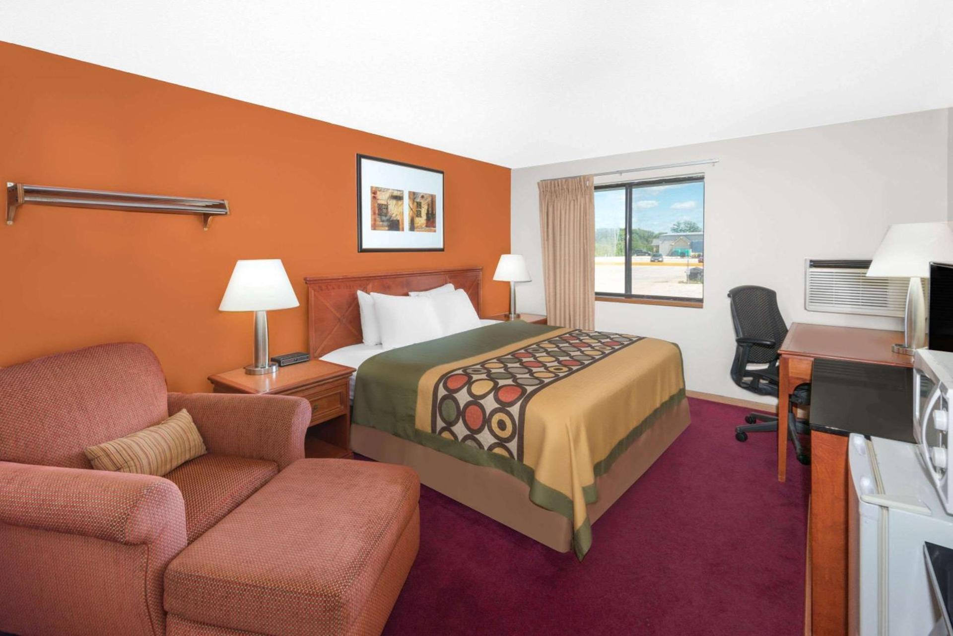 Super 8 by Wyndham Algona photo 13