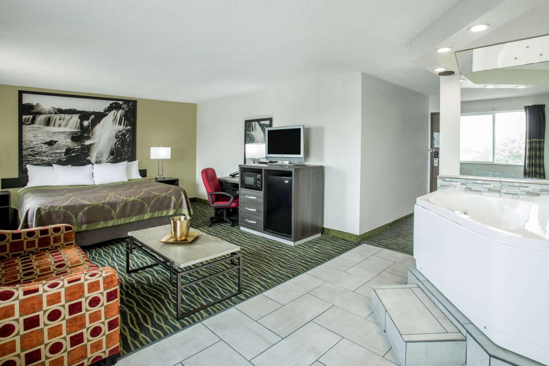 Super 8 by Wyndham Independence Kansas City photo 13