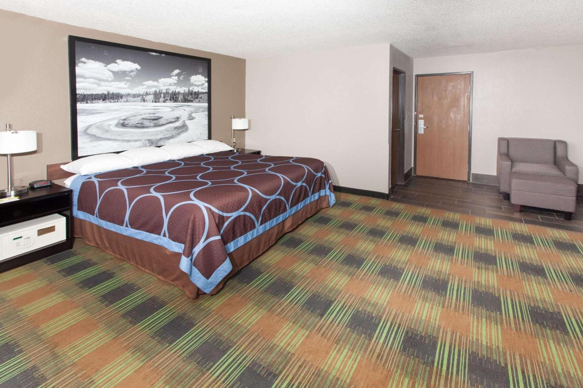 Super 8 by Wyndham Keokuk photo 8