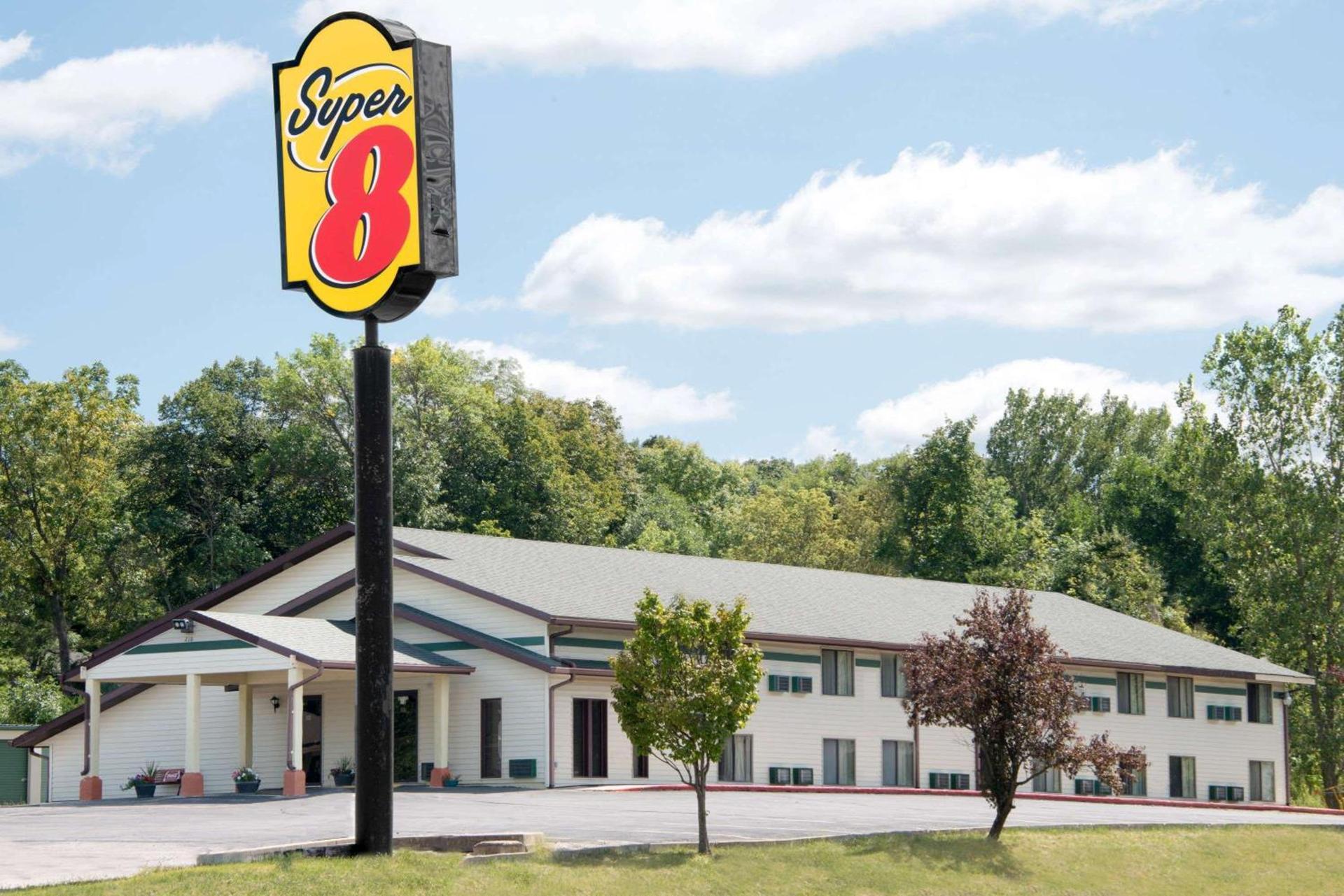 Super 8 by Wyndham Algona photo 5