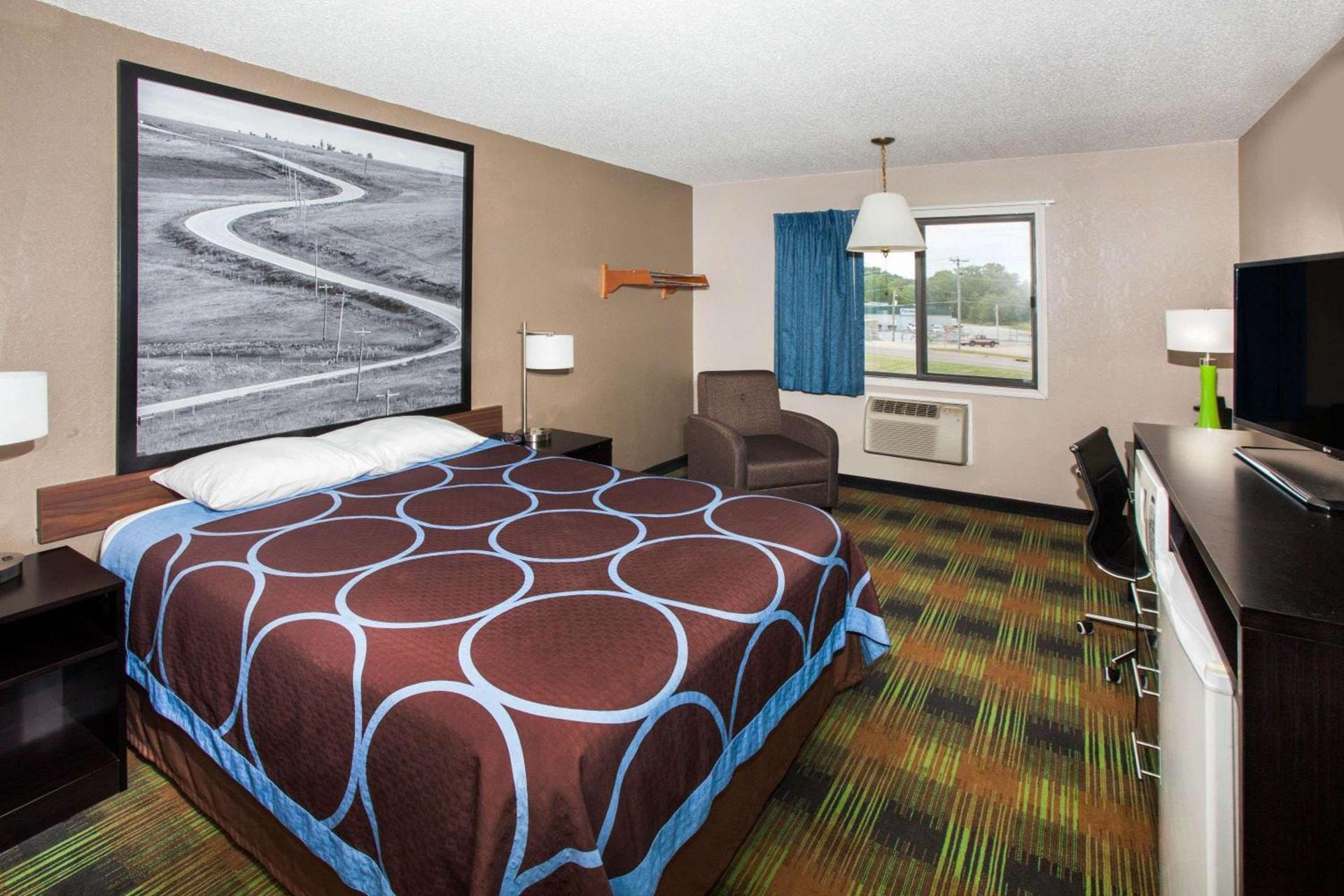 Super 8 by Wyndham Keokuk photo 5