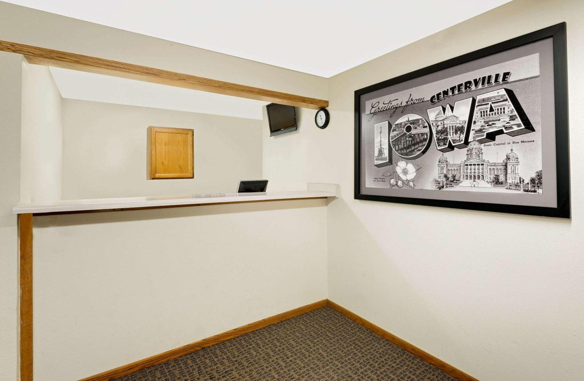 Super 8 by Wyndham Centerville photo 3