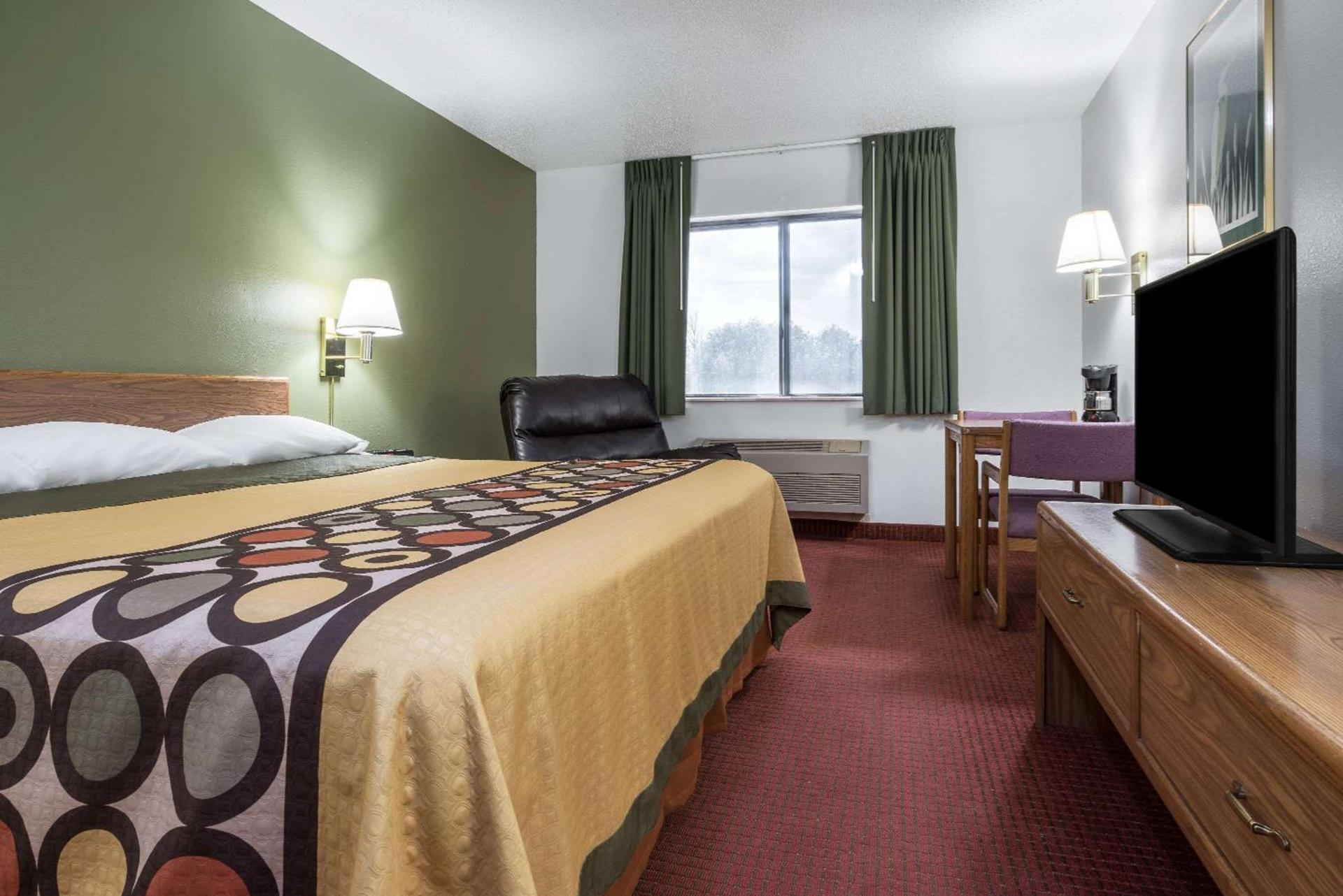 Super 8 by Wyndham Fond Du Lac photo 8