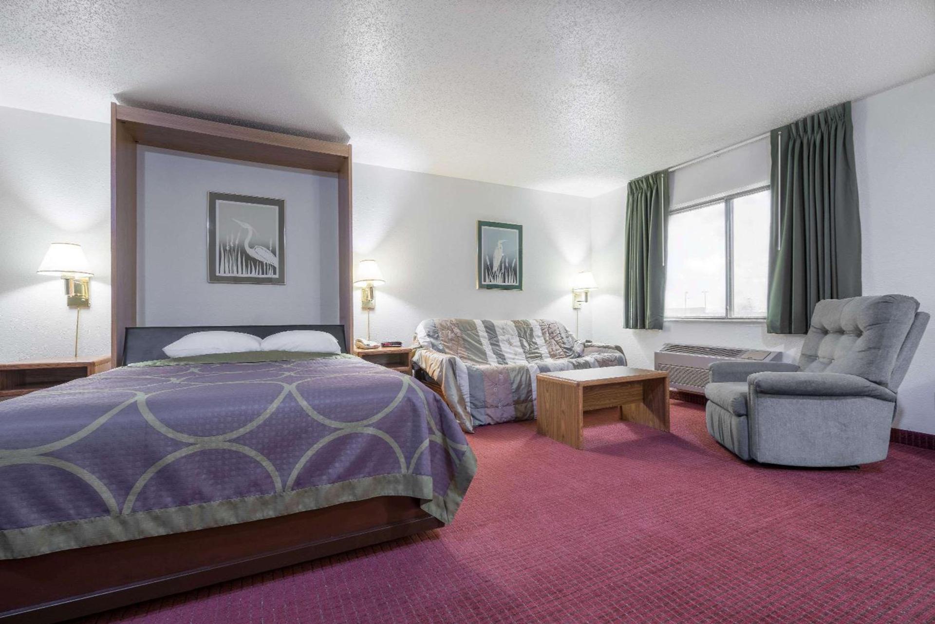 Super 8 by Wyndham Fond Du Lac photo 10